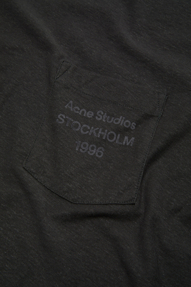 Logo t-shirt - Relaxed unisex fit - Black 5