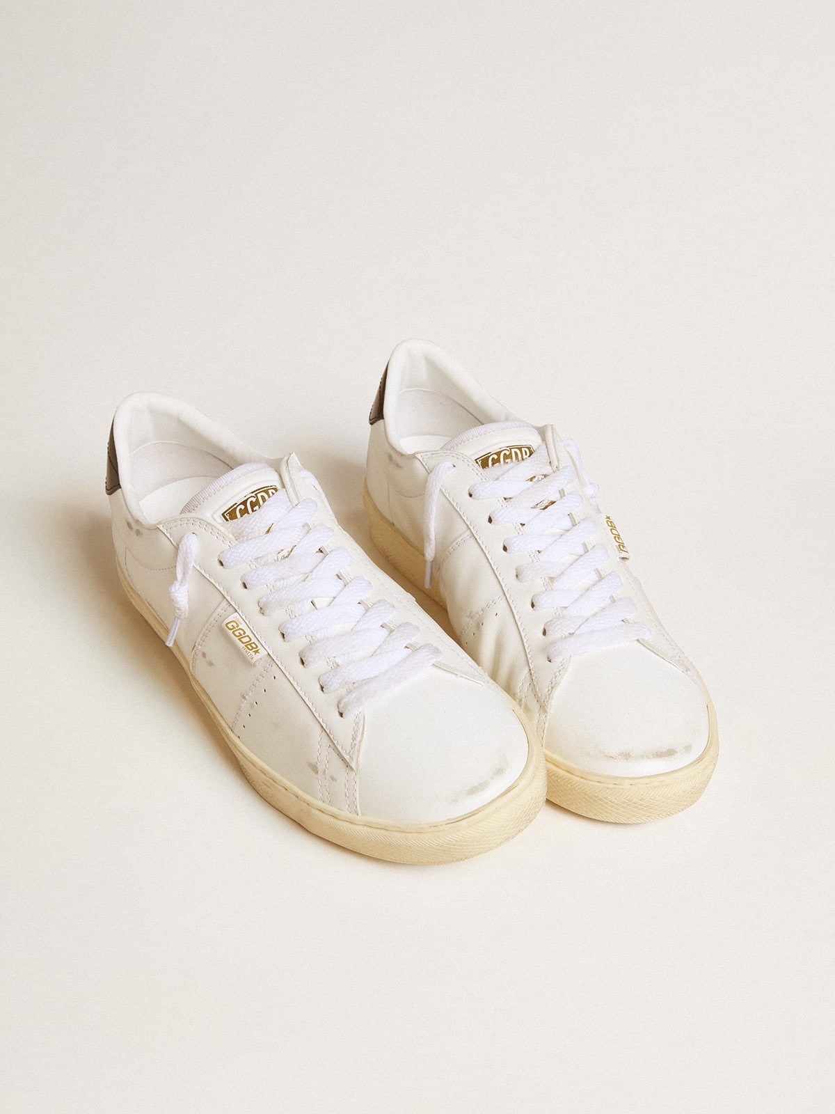 Matchstar in white leather with dark blue leather heel tab - 2