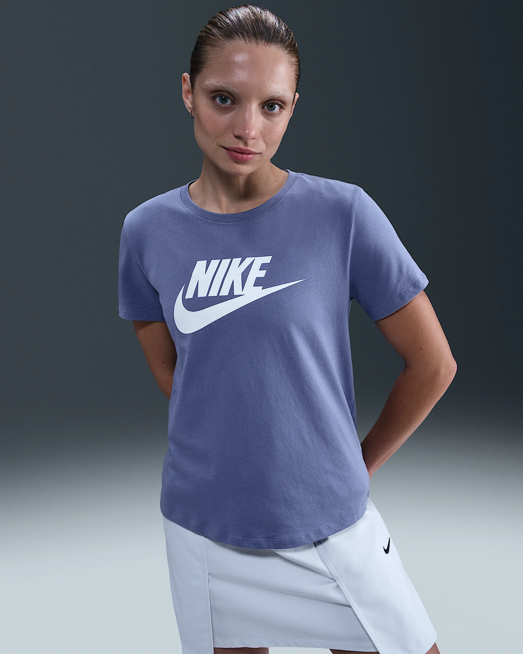 Nike Sportswear Essentials Women's Logo T-Shirt - 1