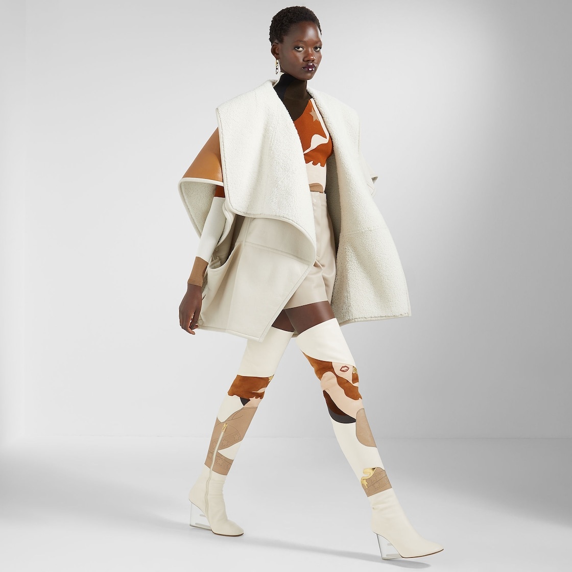 Beige shearling cape - 4