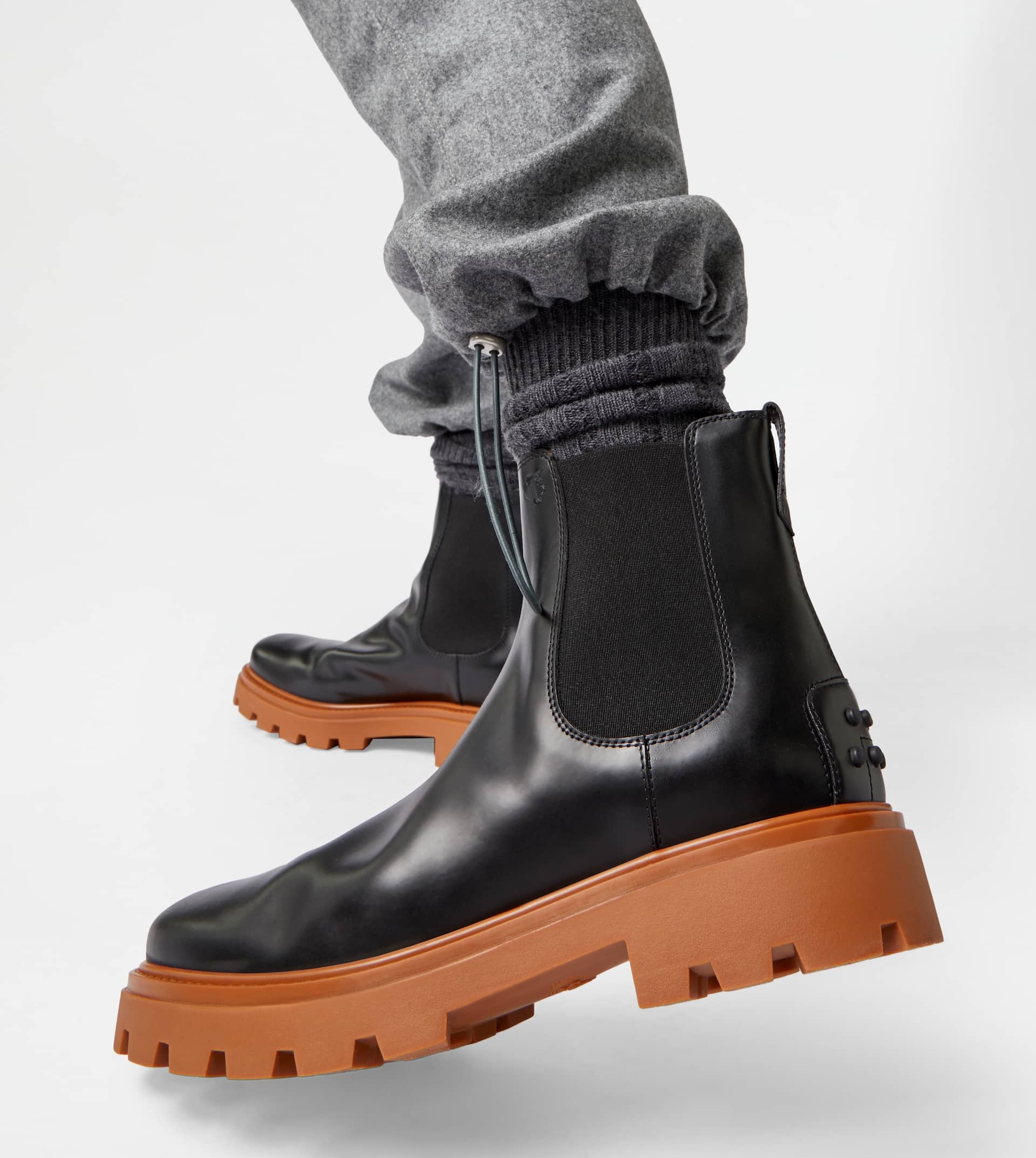 TOD'S CHELSEA BOOTS IN LEATHER - BLACK - 2