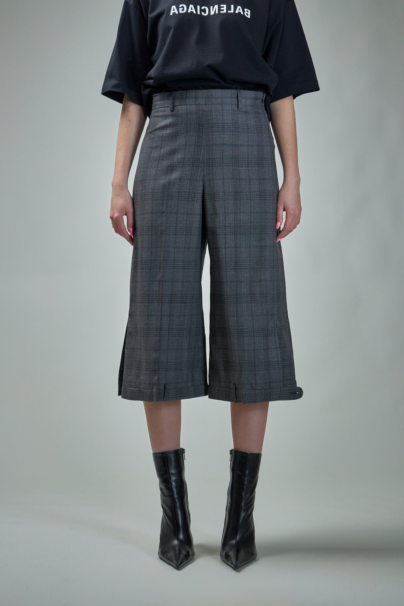 パンツ BALENCIAGA DECONSTRUCTED SHORTS BALENCIAGA Deconstructed Long Shorts | labelsfashion