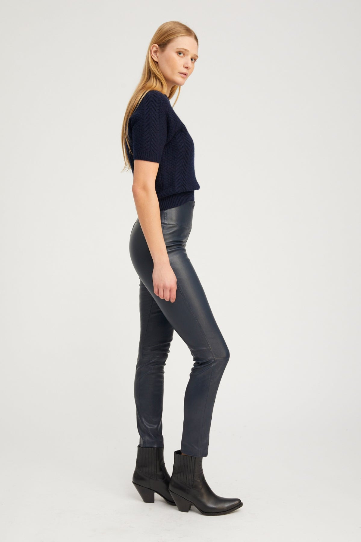 NAVY CASHMERE CABLE KNIT RAGLAN SWEATER - 3