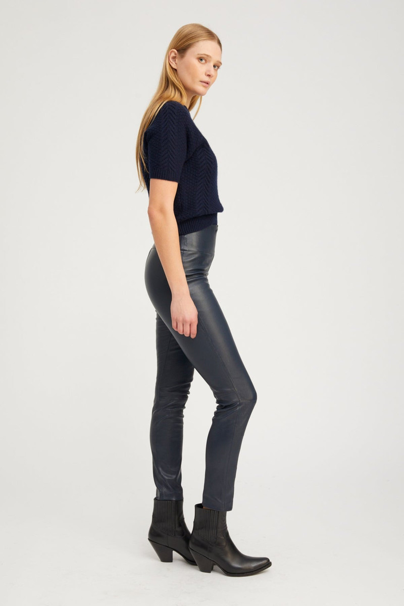 NAVY CASHMERE CABLE KNIT RAGLAN SWEATER 3