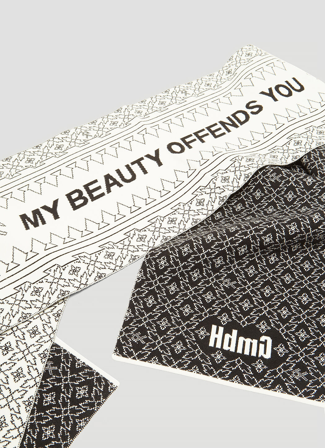 My Beauty Offends You Intarsia Knit Scarf - 4