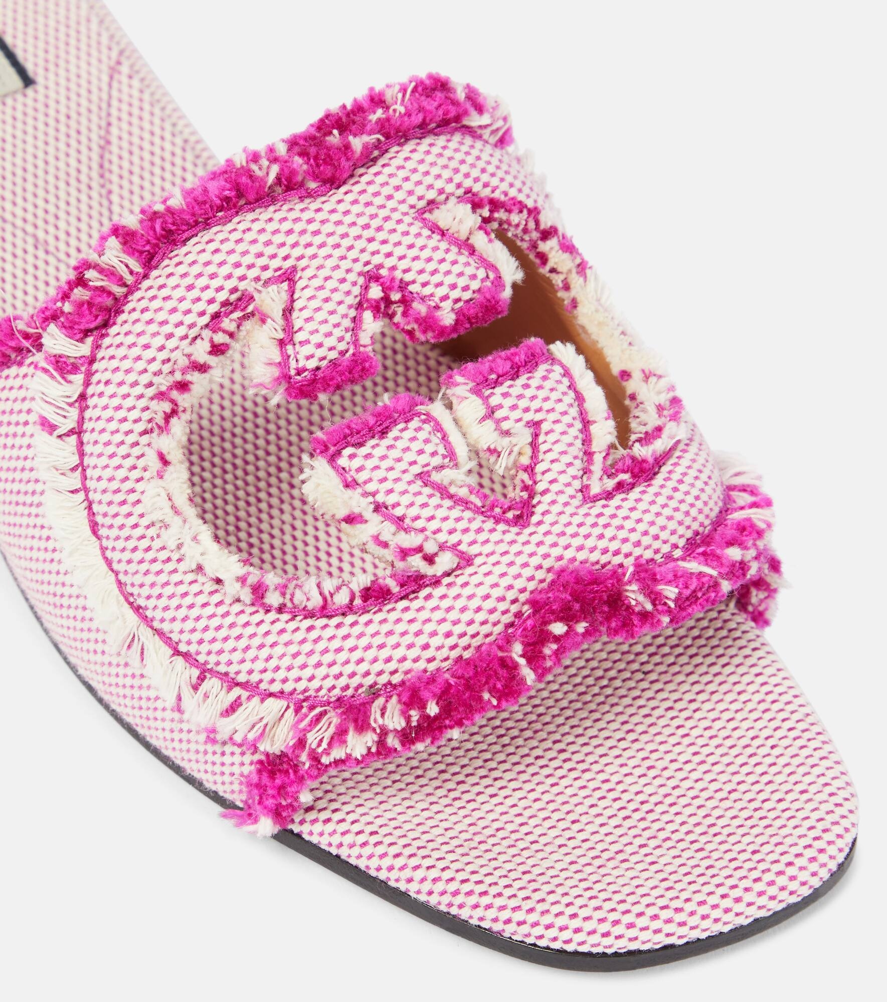 Interlocking G canvas slides - 6