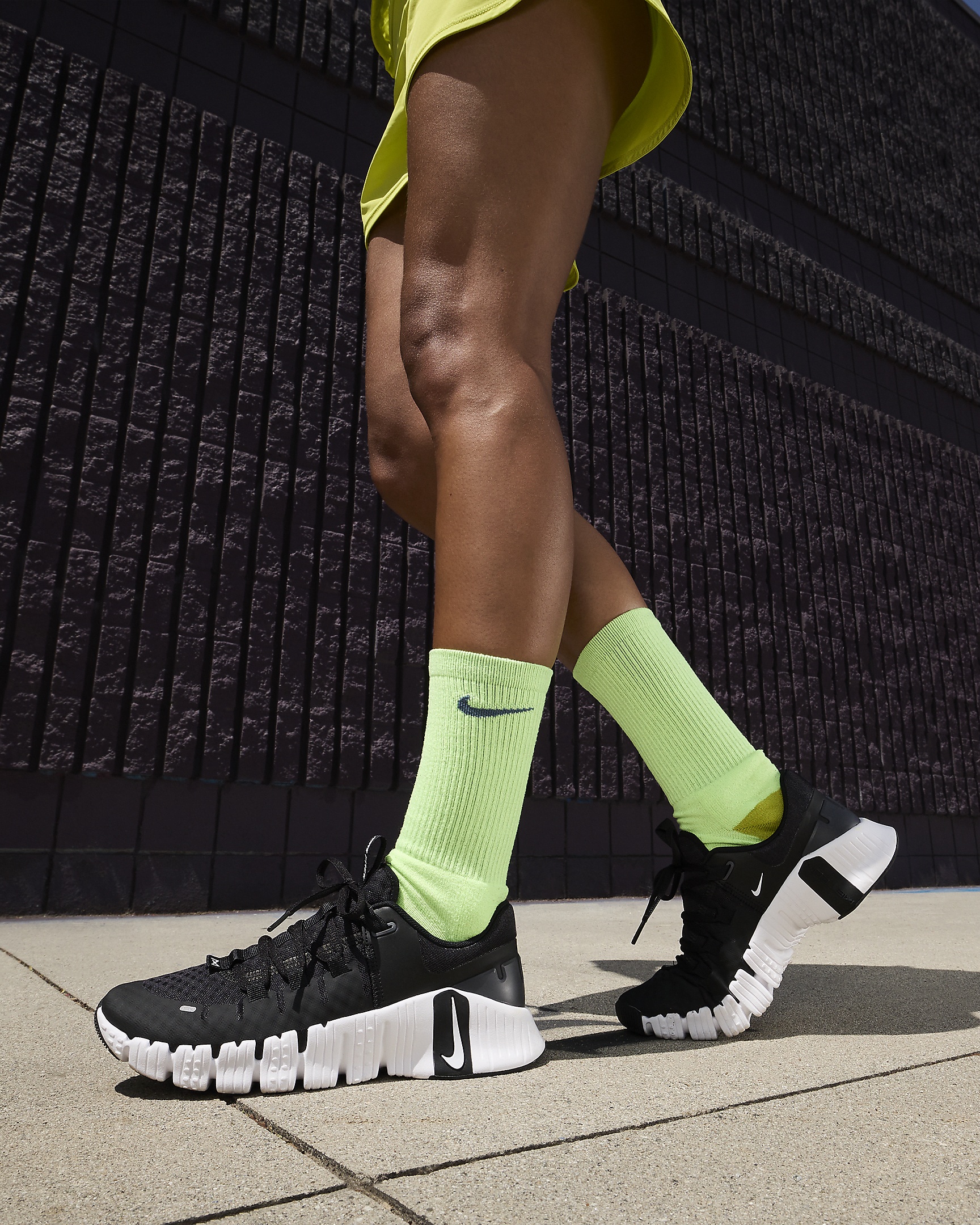 Nike Women's Free Metcon 5 Workout Shoes - 2