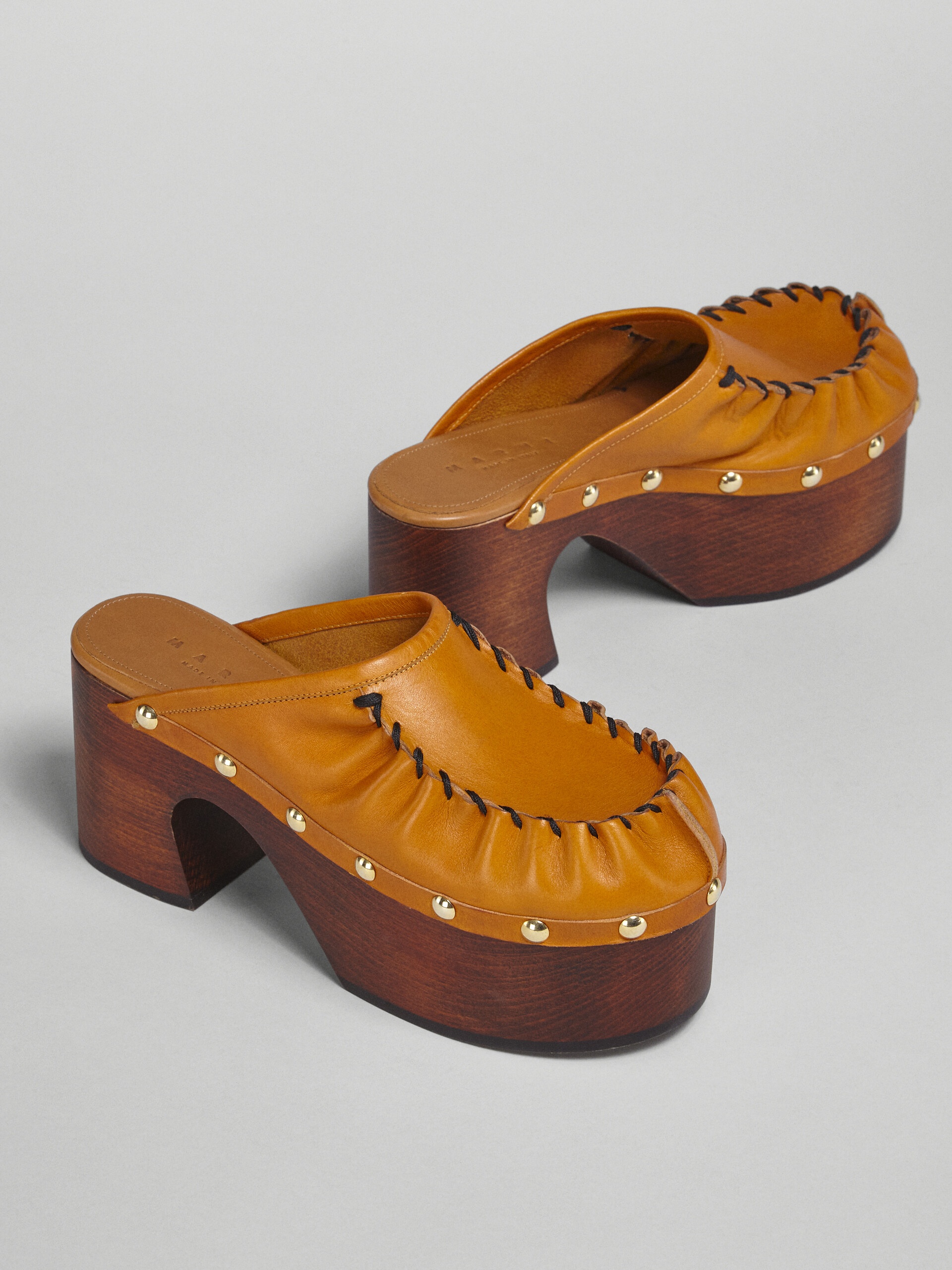 VEGETABLE-TANNED LEATHER SABOT - 5