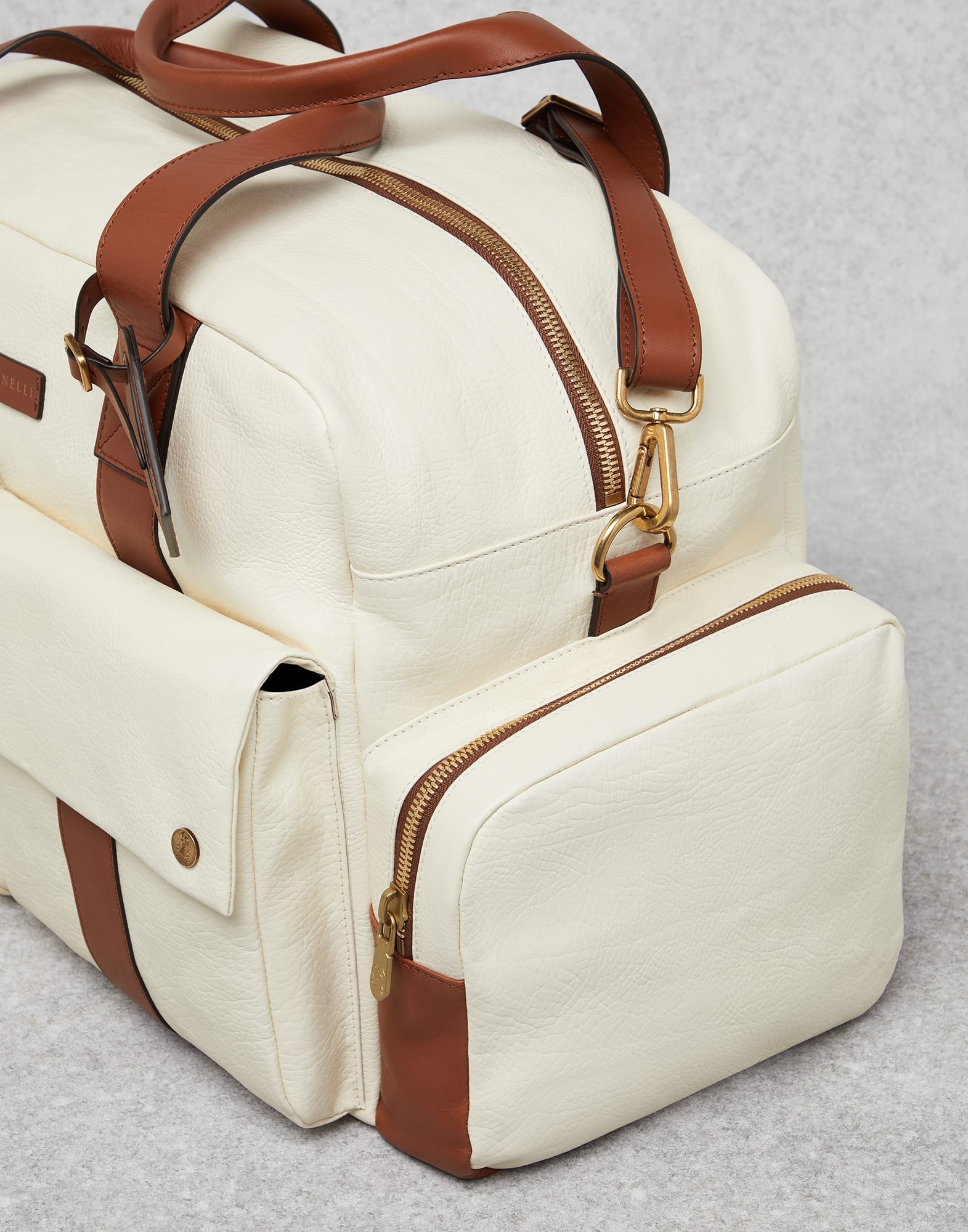 Grained leather leisure bag 3