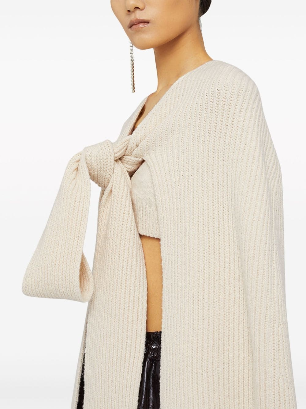 tie-fastening knitted cape - 4