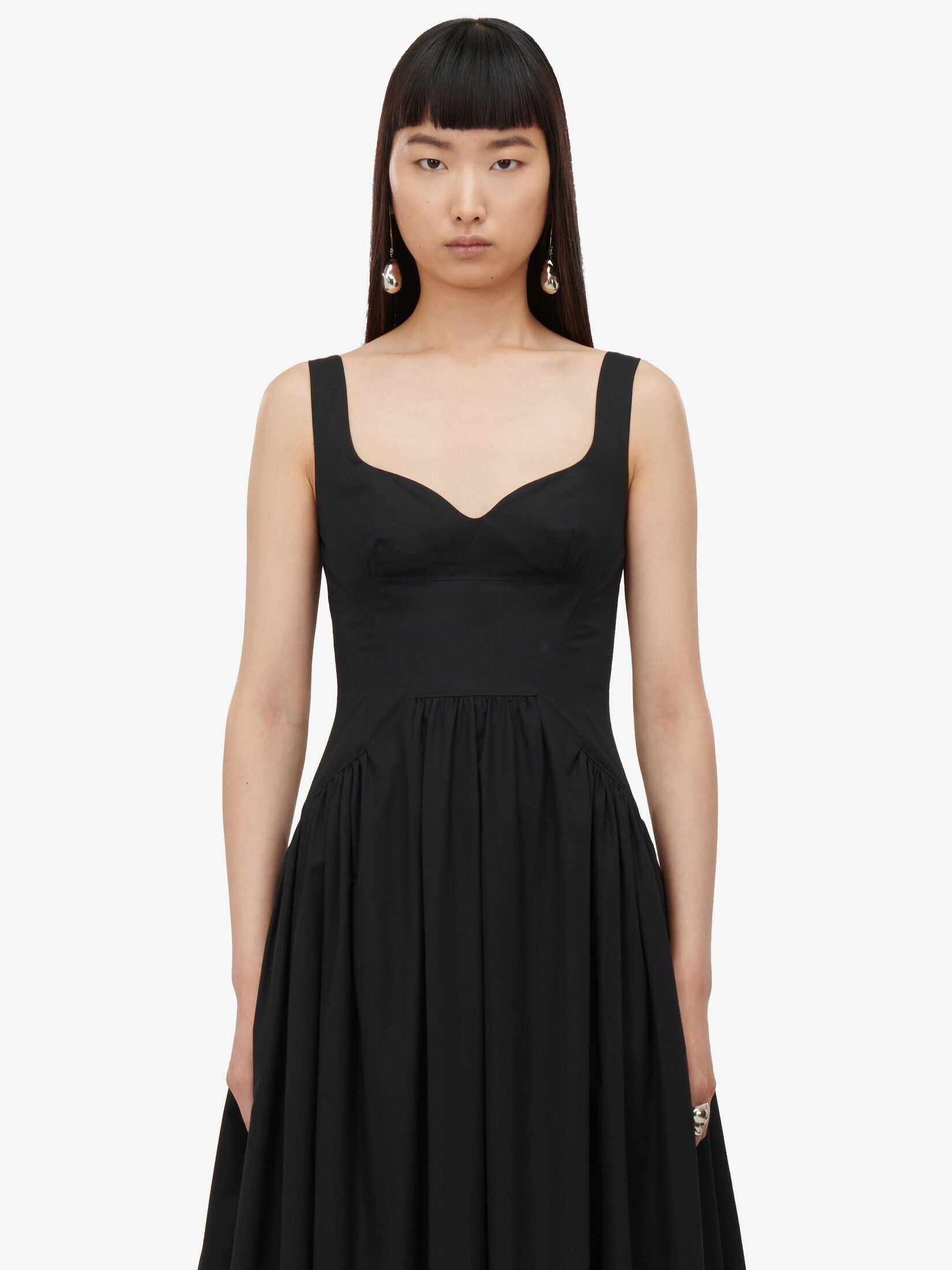 Women's Sweetheart Neckline Midi Dress in Black - 5