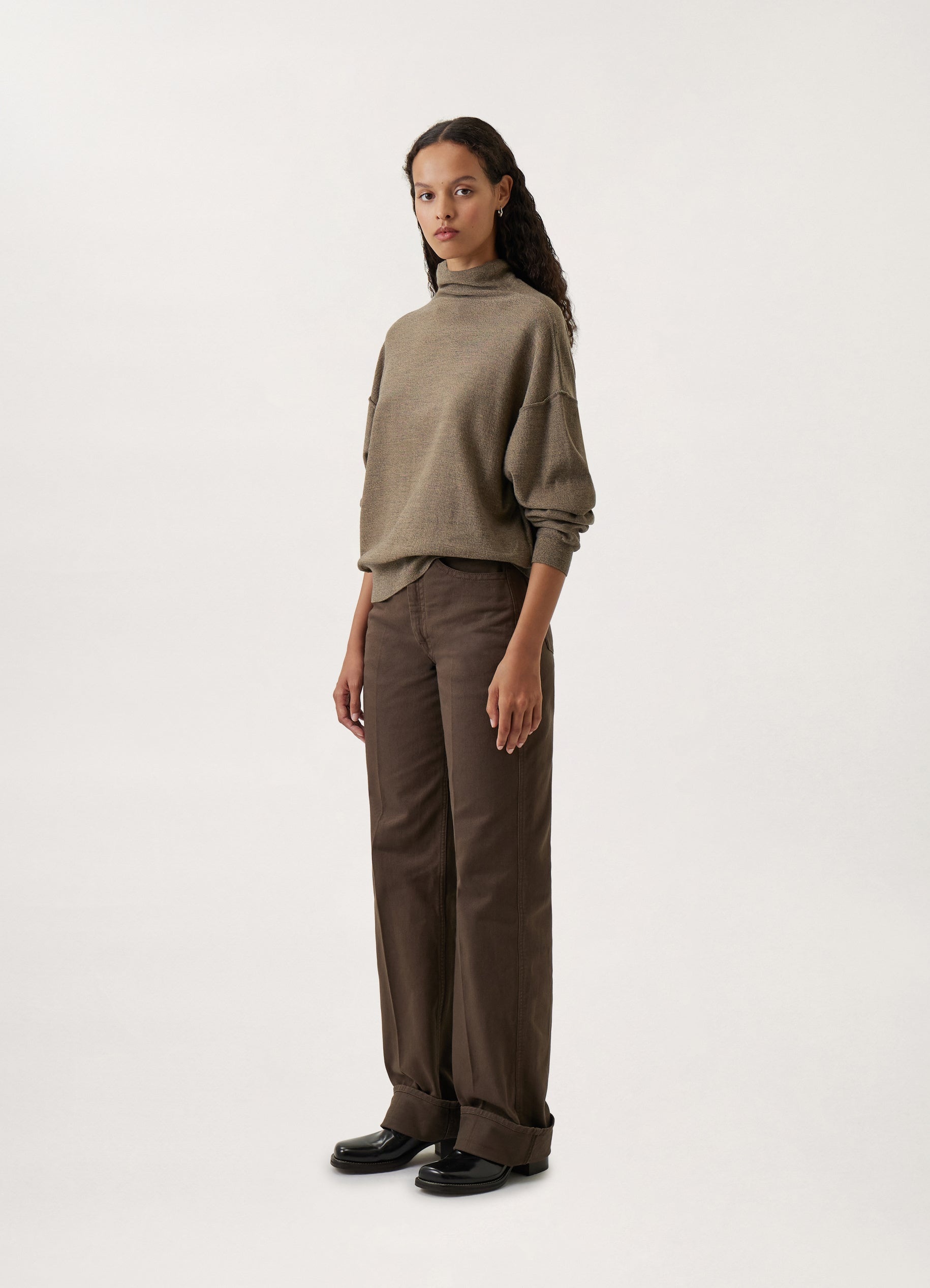 SQUARE DERBY
SLEEK LEATHER - 6