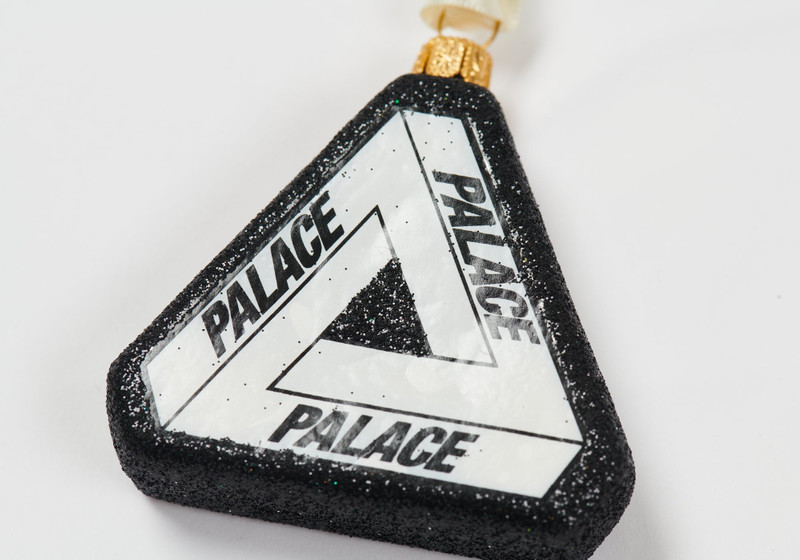 PALACE TRI-FERG BAUBLE BLACK outlook