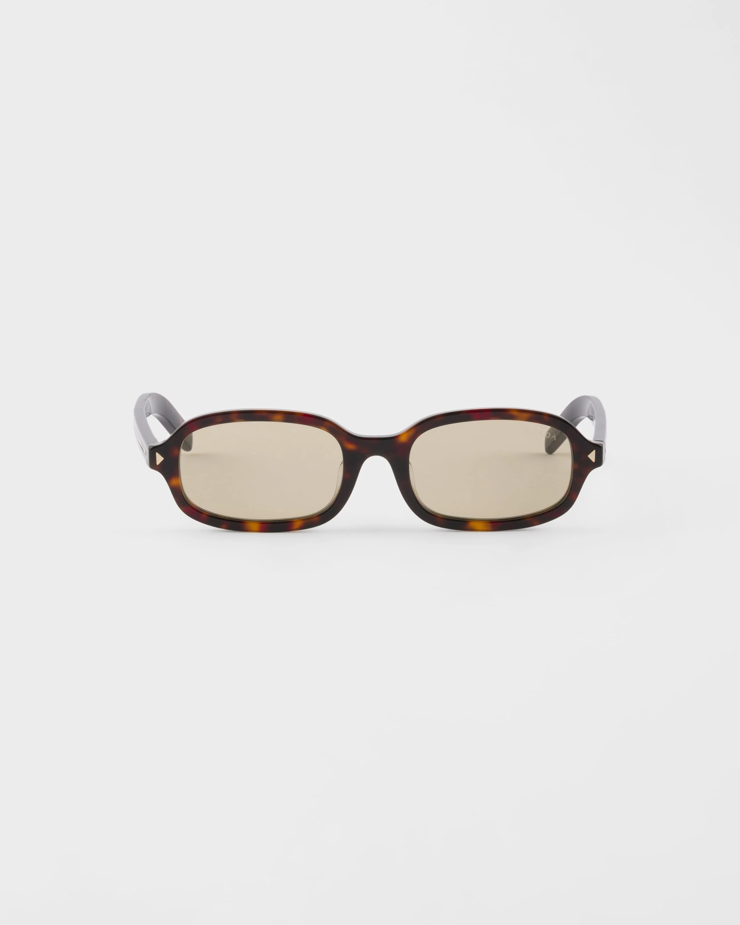 Sunglasses with the iconic metal plaque - 1