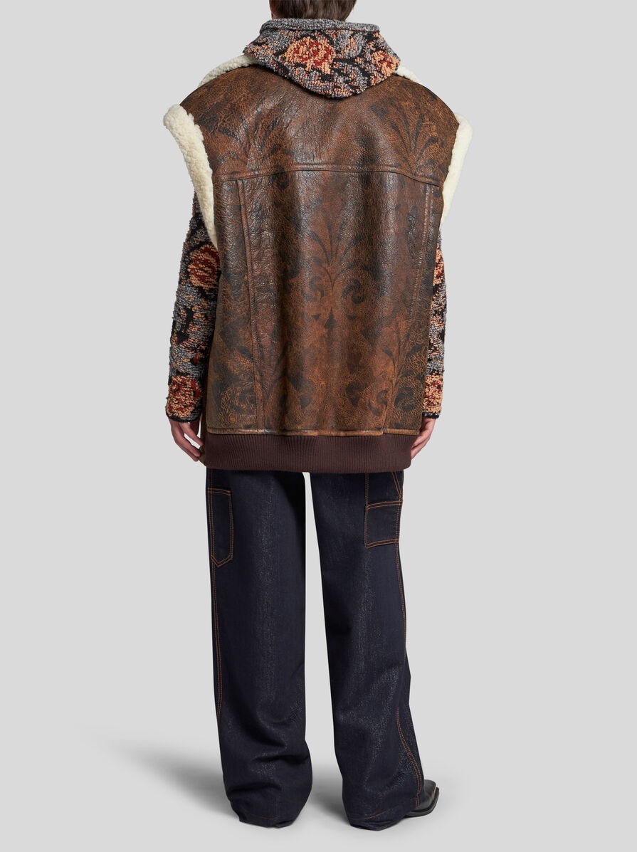 SLEEVELESS JACKET IN PRINTED SHEARLING - 4