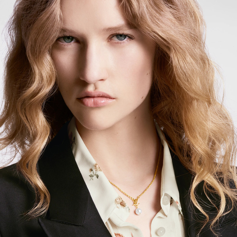 LV Iconic Louisa Necklace 3