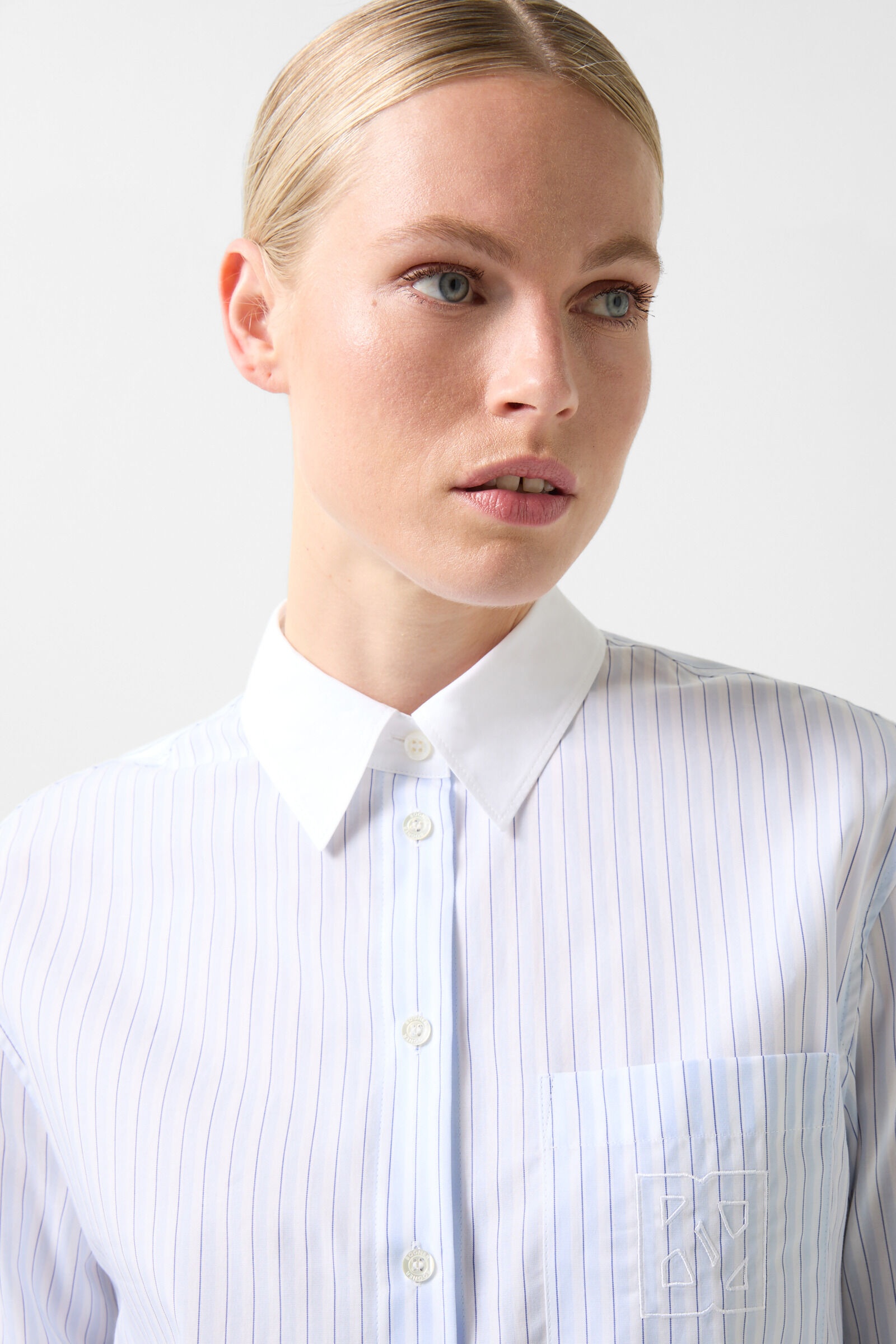 Noalie Shirt blouse in White/Light blue - 4
