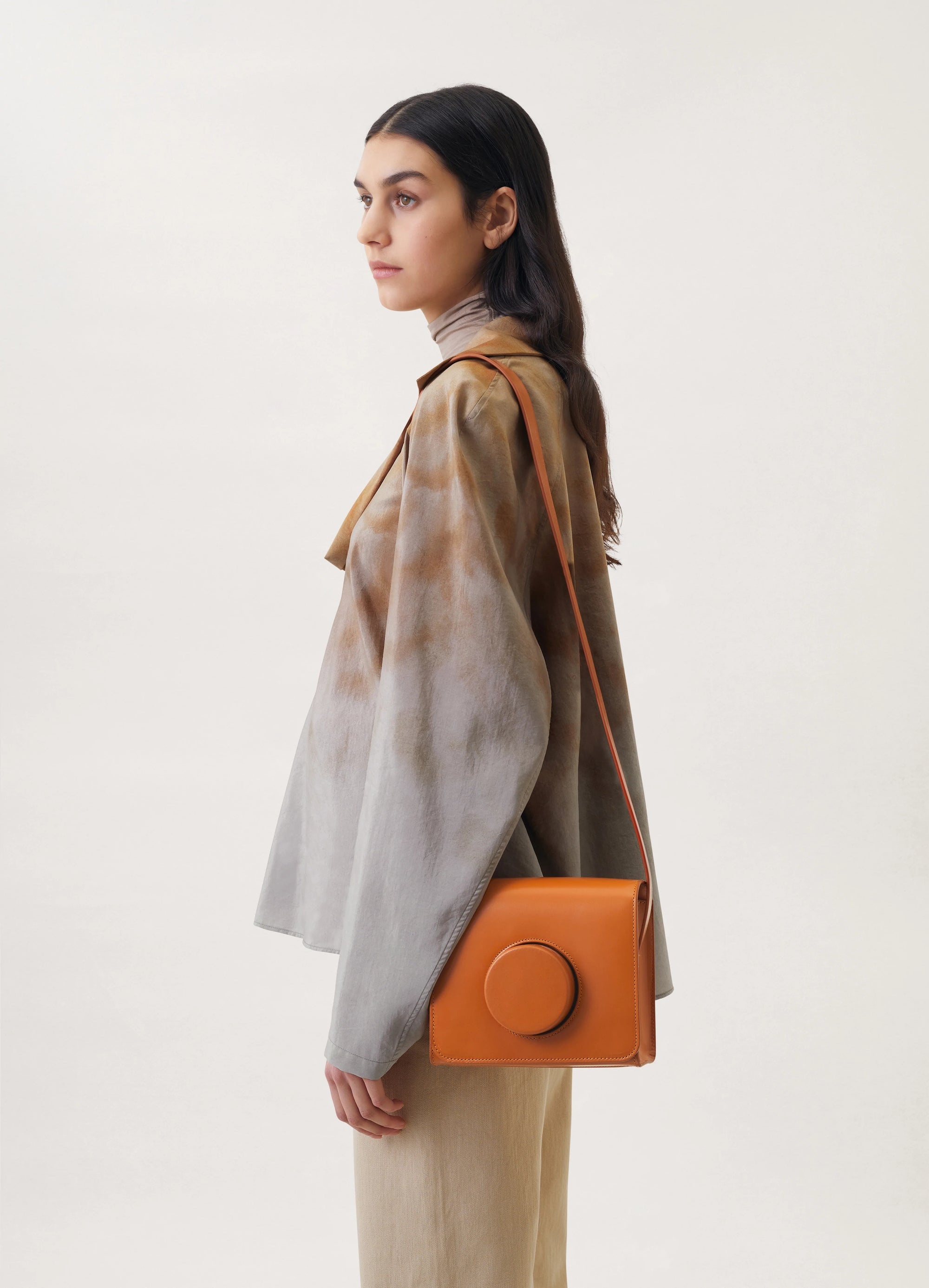 CAMERA BAG
VEGETABLE-TANNED LEATHER - 6