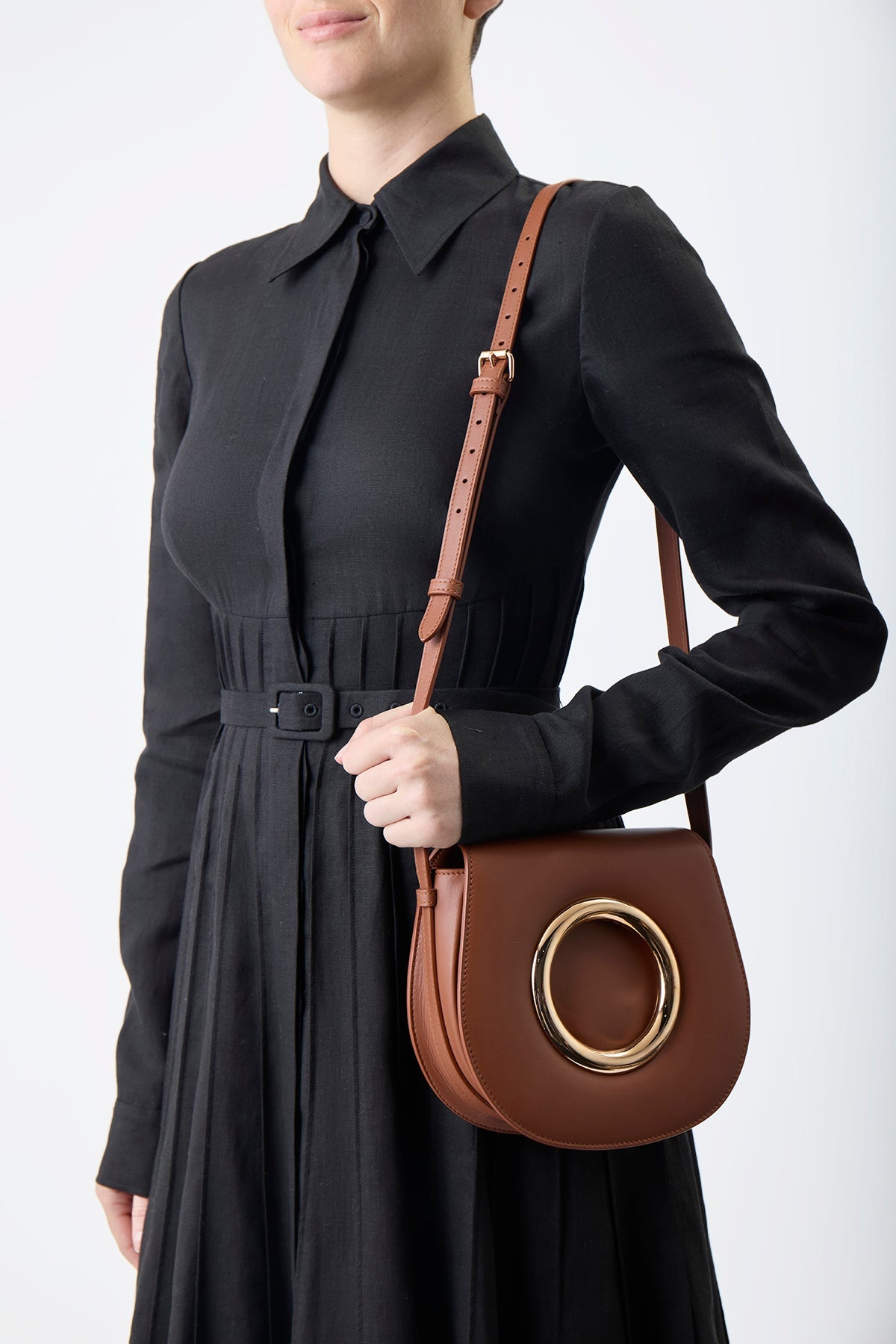 Ring Crossbody Bag in Cognac Leather 4