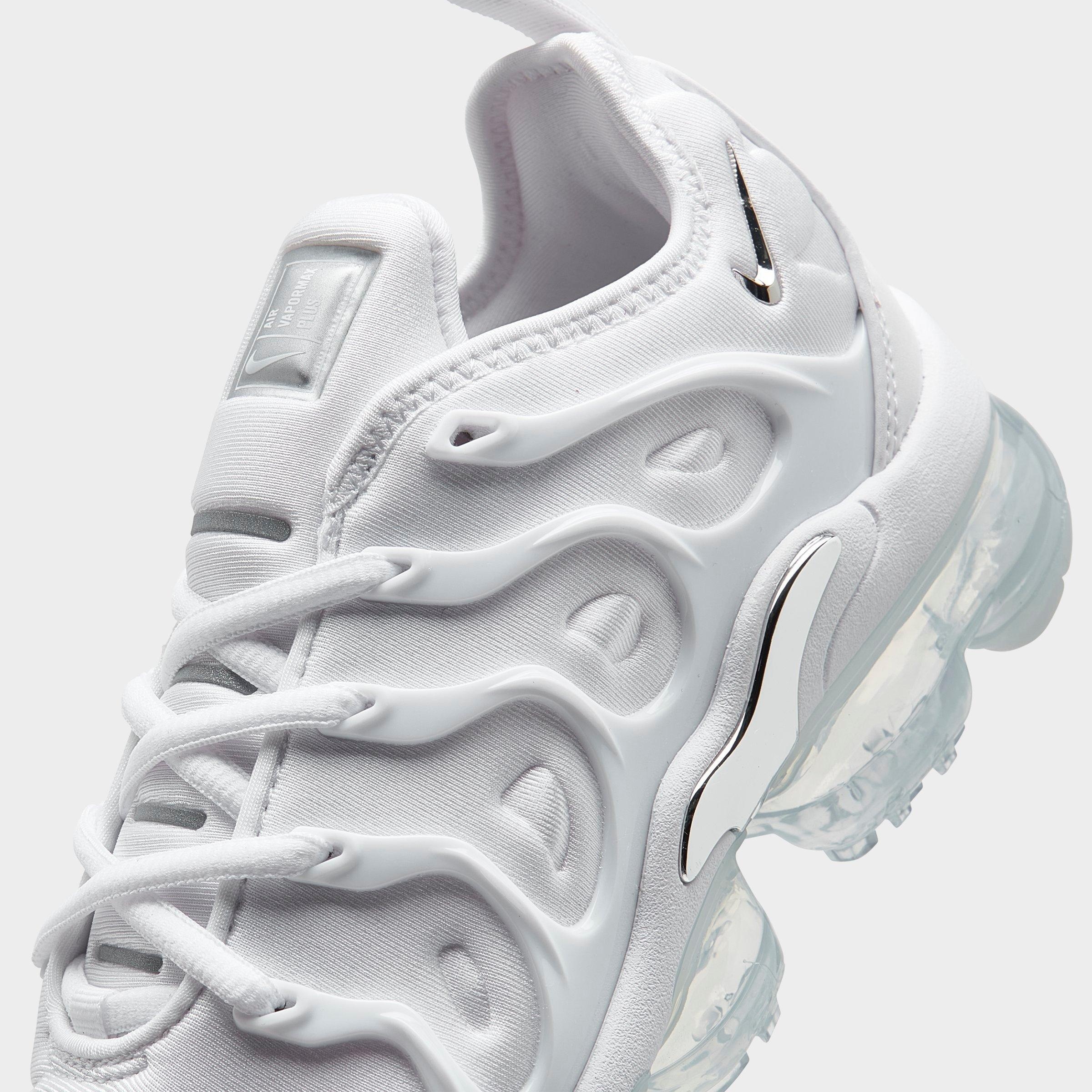 Nike WOMEN S NIKE AIR VAPORMAX PLUS RUNNING SHOES BIG KIDS SIZING AVAILABLE jdsports REVERSIBLE