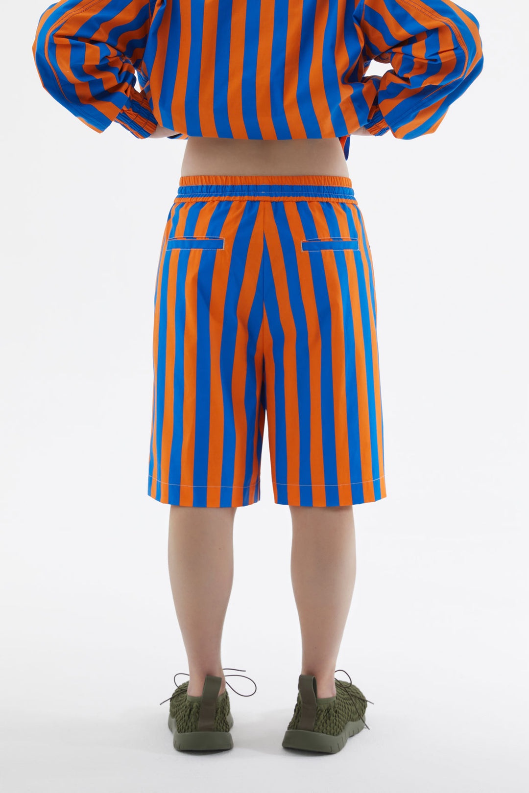 SHORT ELASTIC PANTS WITH ORANGE & AZURE STRIPES - 4