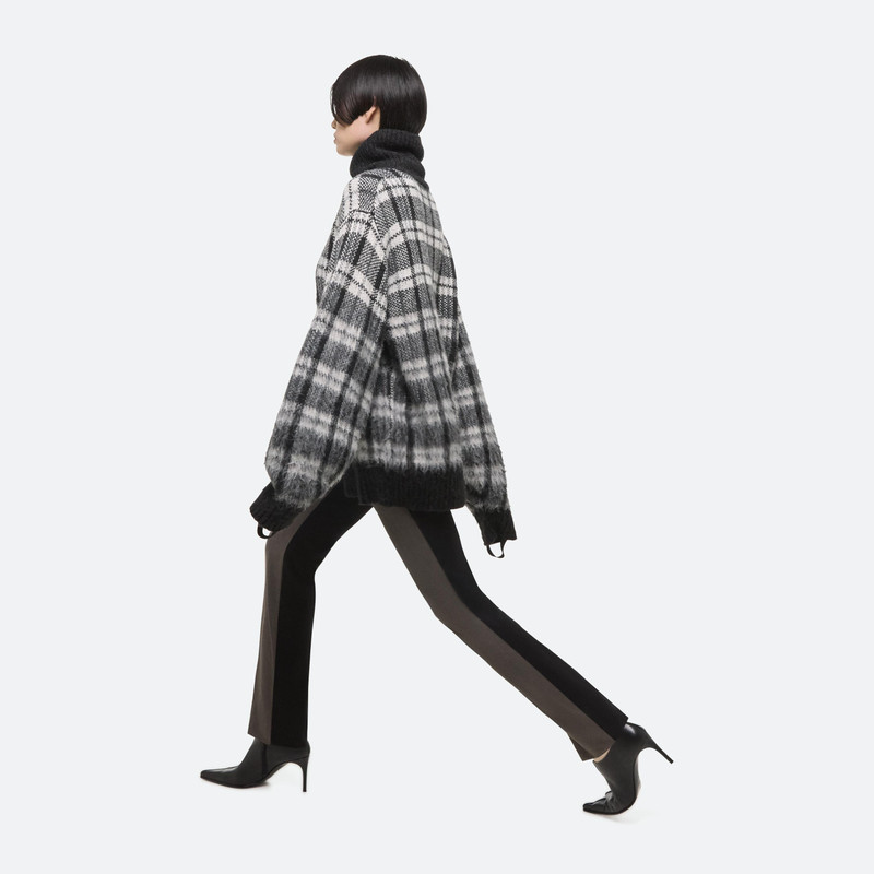 BRUSHED TURTLENECK SWEATER 13