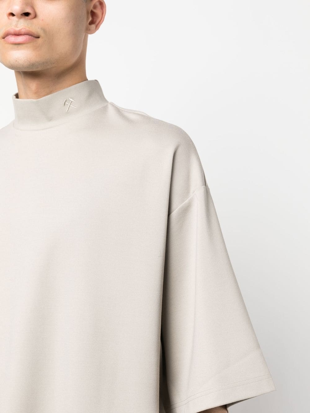 logo-embroidered mandarin-collar T-shirt - 5