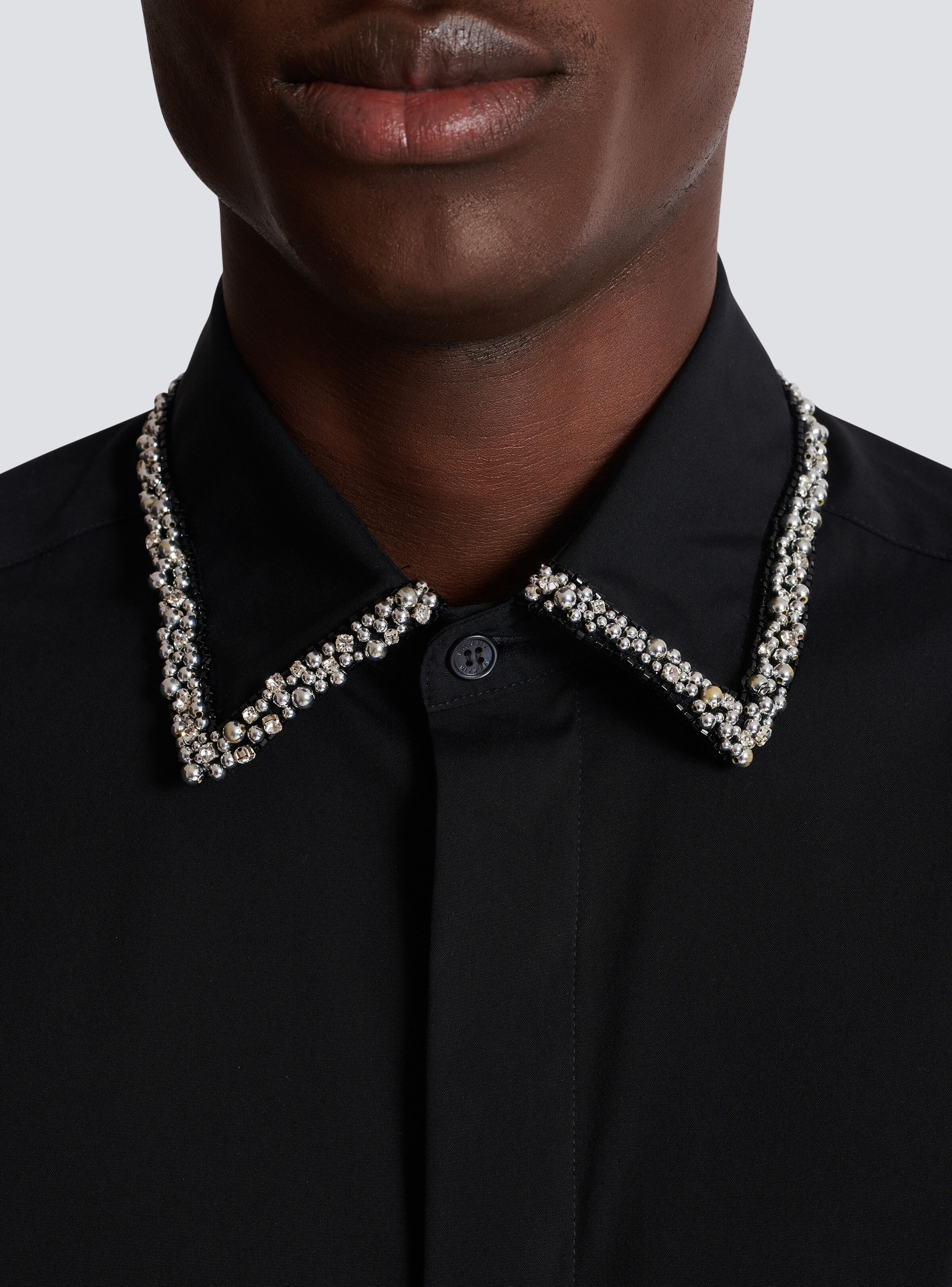 Poplin shirt with embroidered collar - 8