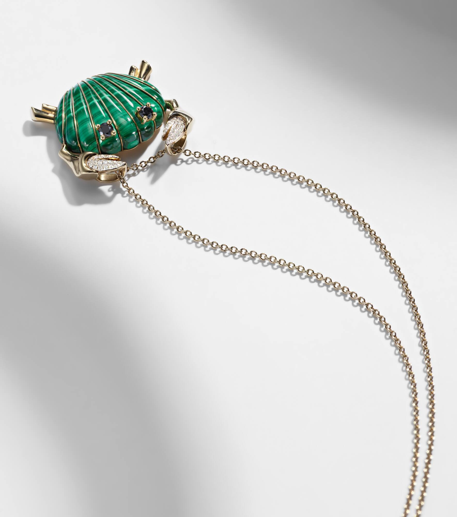 Crabe Coquillage 9kt gold pendant necklace with malachite and diamonds - 5