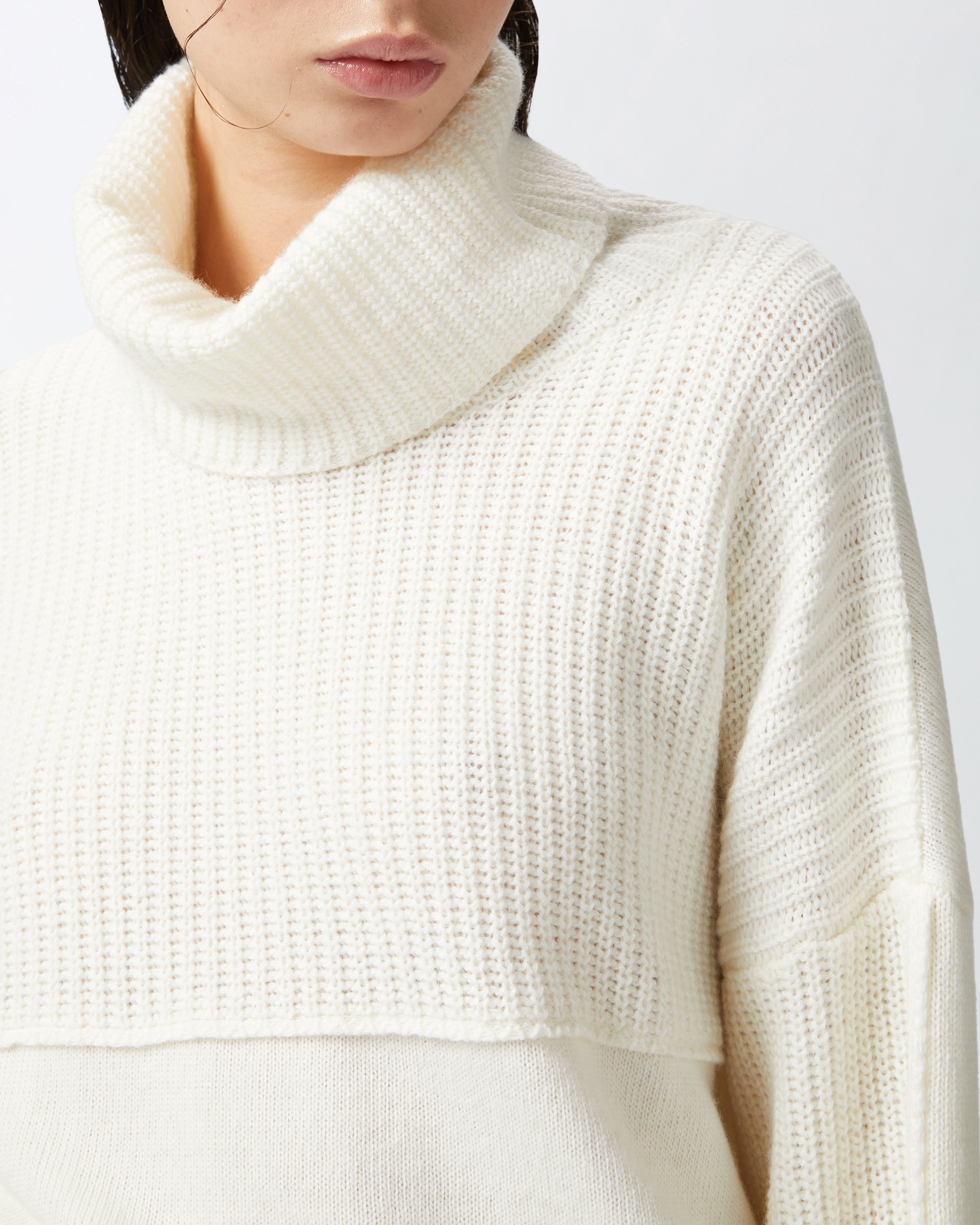 FINE WOOL AND CASHMERE TURTLENECK JUMPER - 5