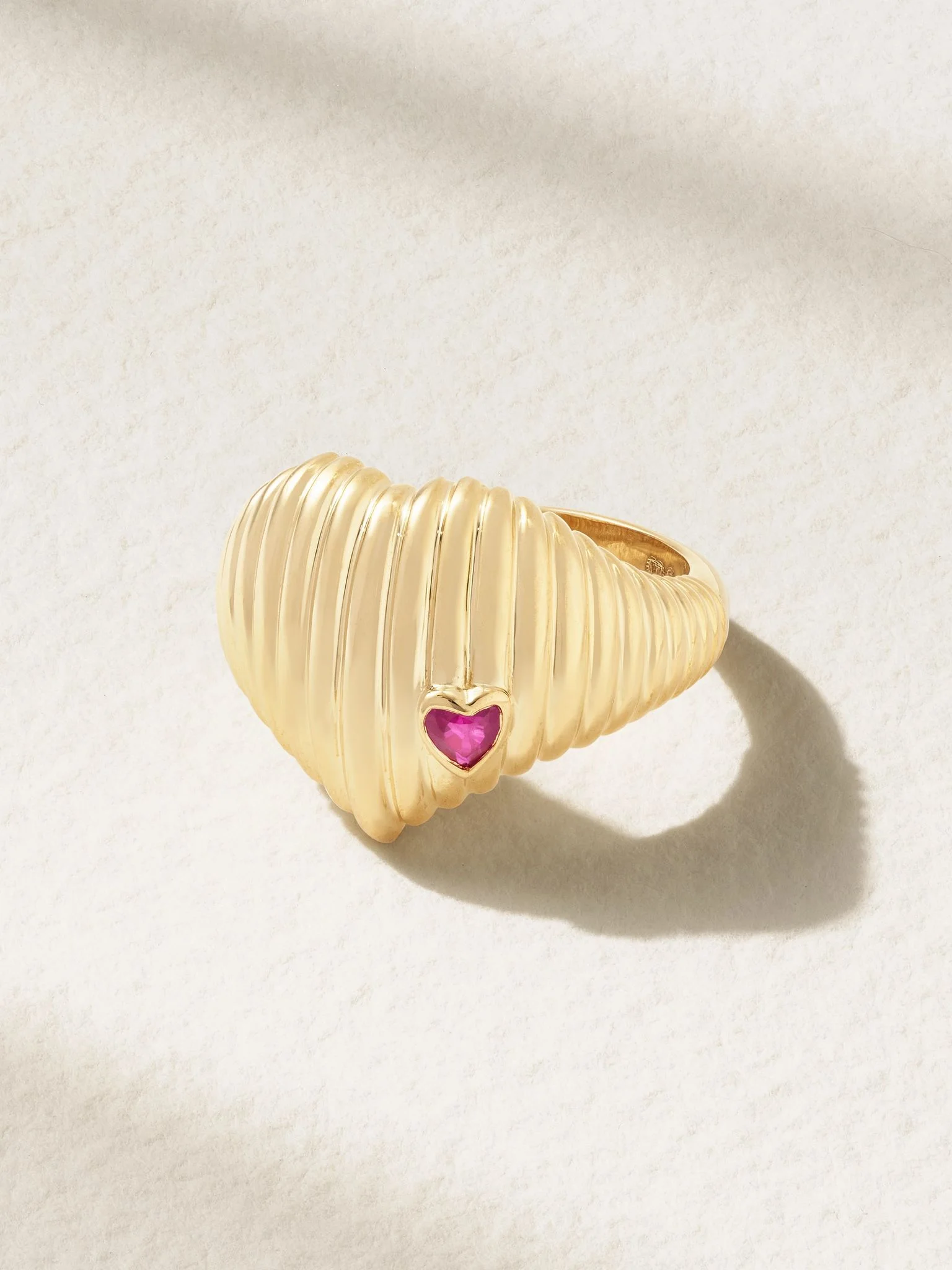 Chevaliere Berlingot 9-karat gold ruby signet ring Gold - 1