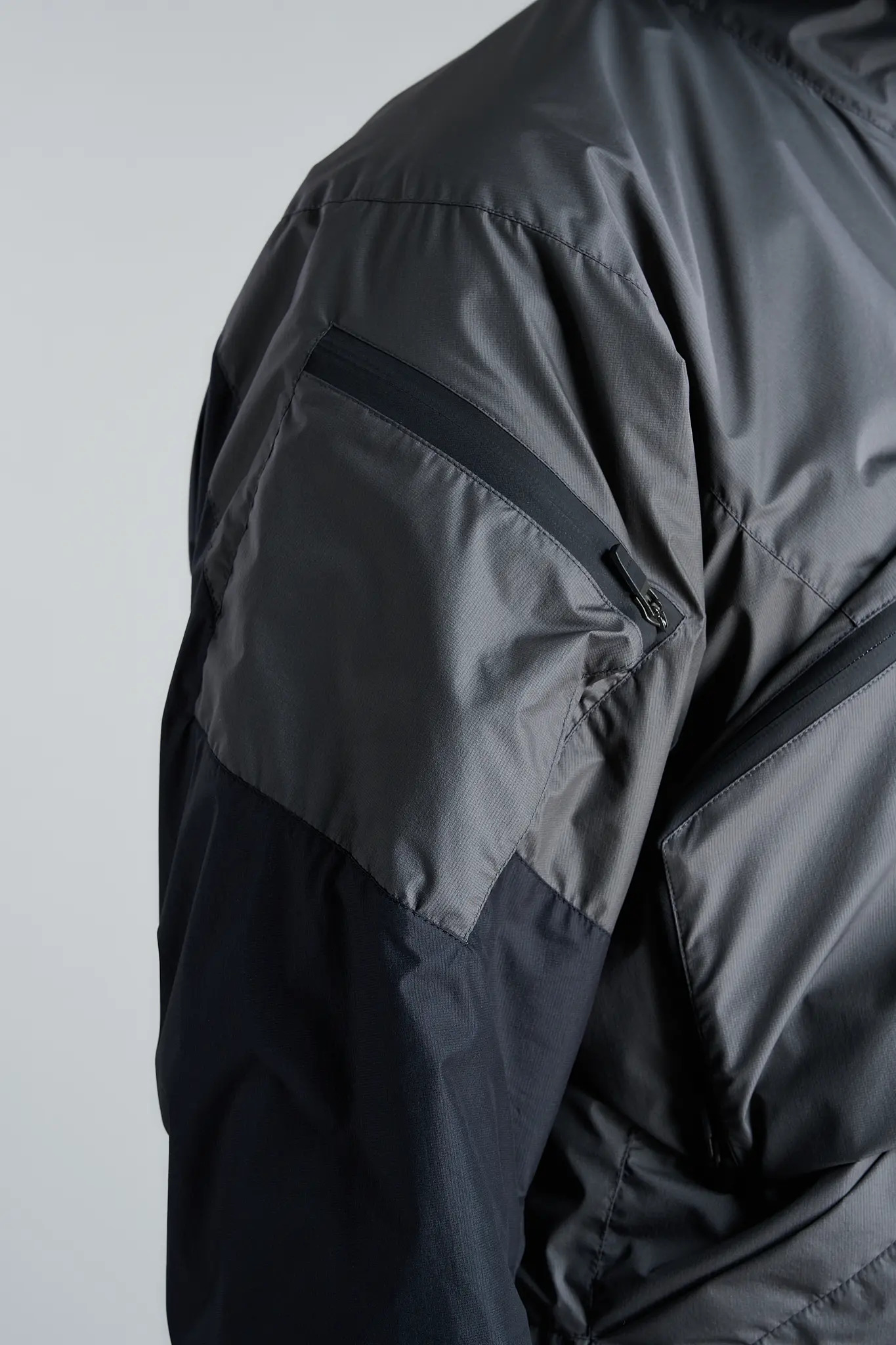 J104U-WS 2L Windstopper® Jacket Gray/Black - 18