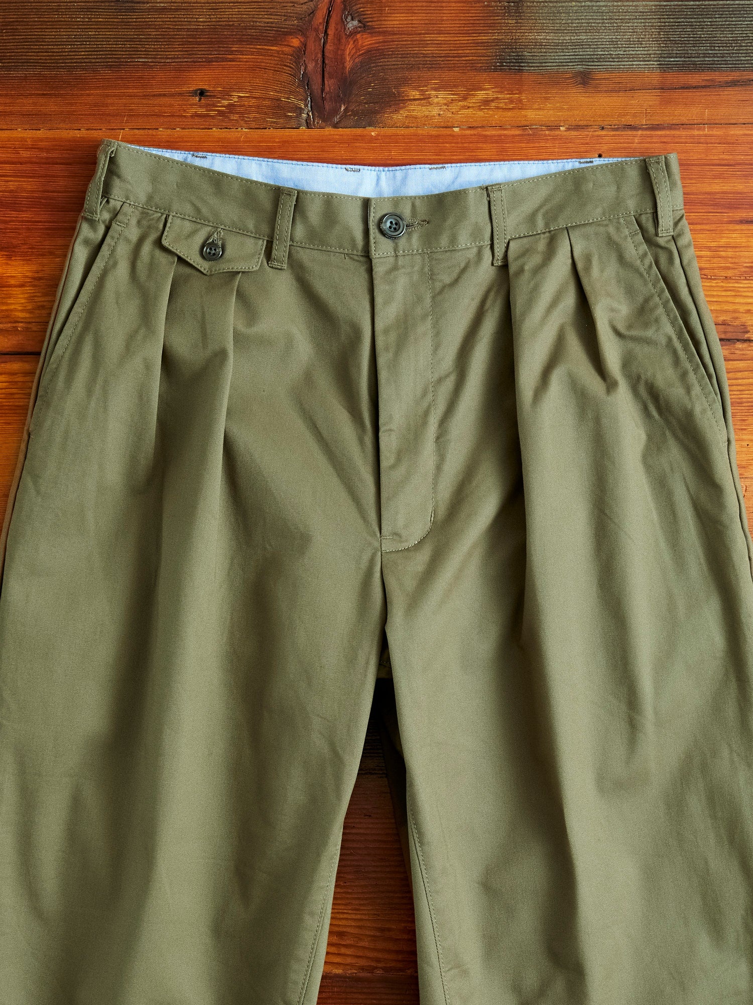 2-Pleat Twill Trousers in Olive - 3