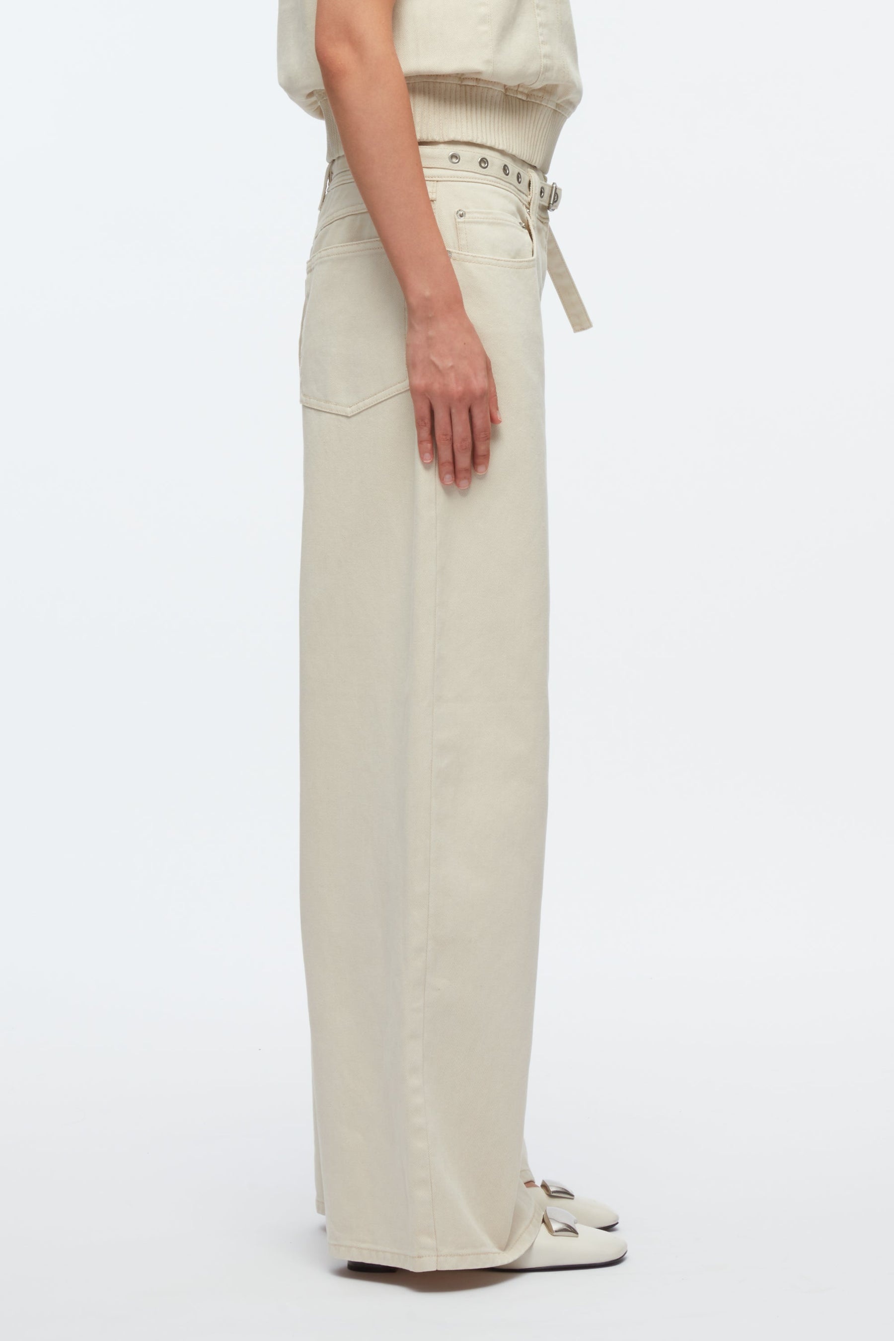 Wide-Leg Belted Jeans - 3