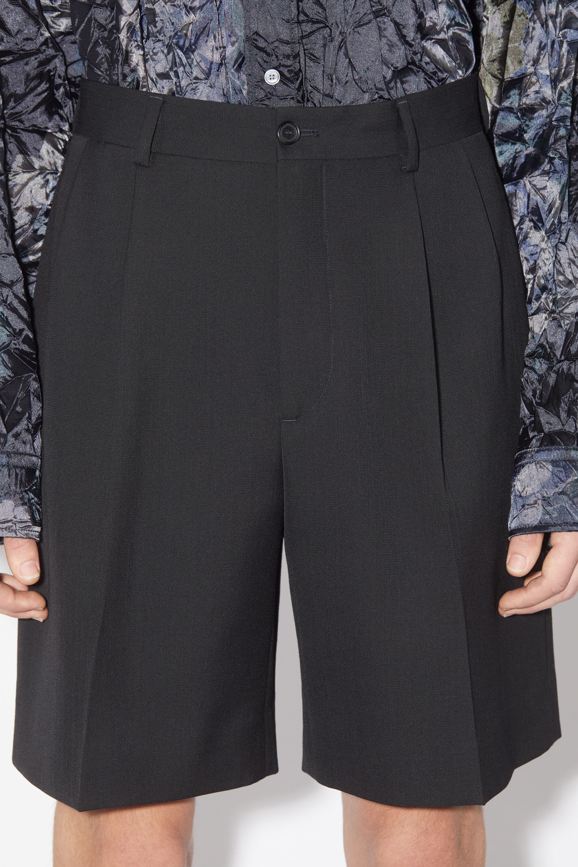 Acne Studios Tailored pleated shorts - Black | REVERSIBLE