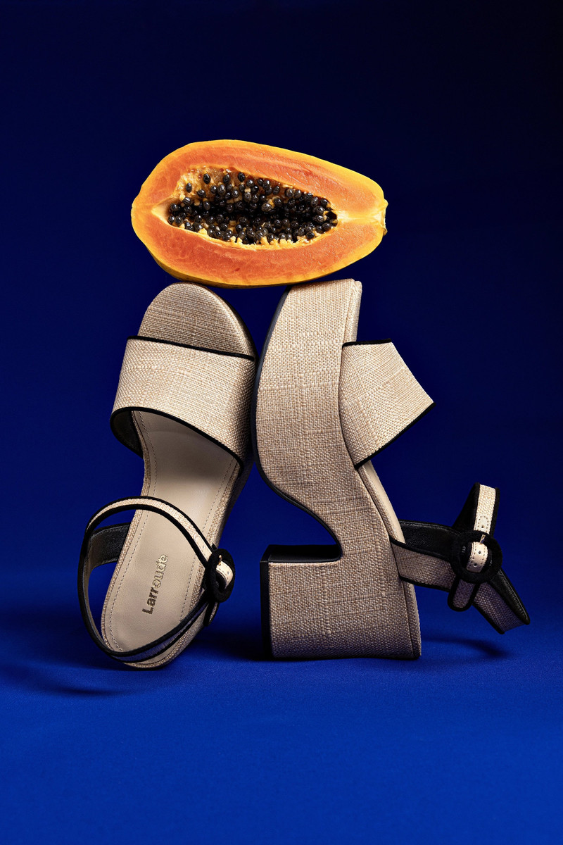 Larroudé Miso Sandal In Beige Raffia and Black Trimming outlook