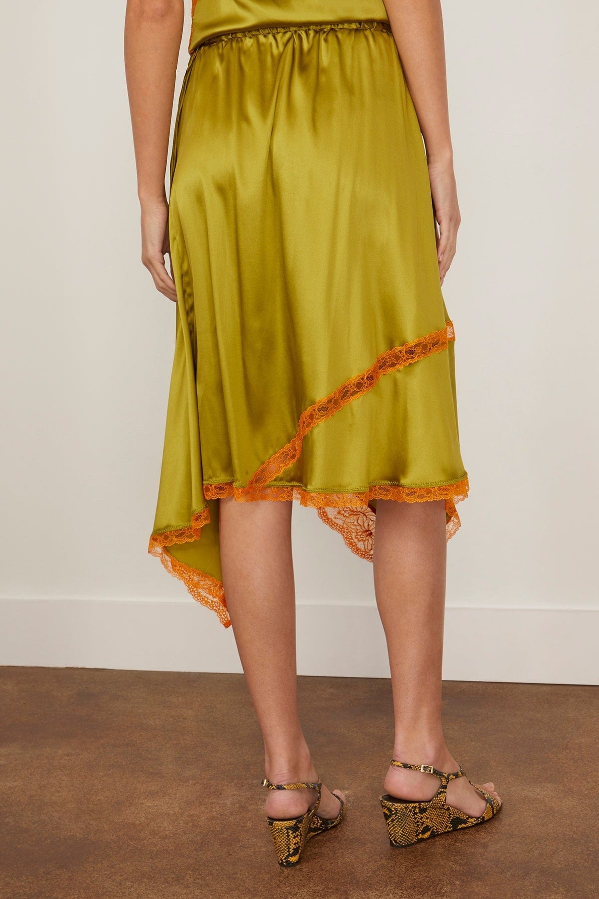 Shake Skirt in Olive - 4