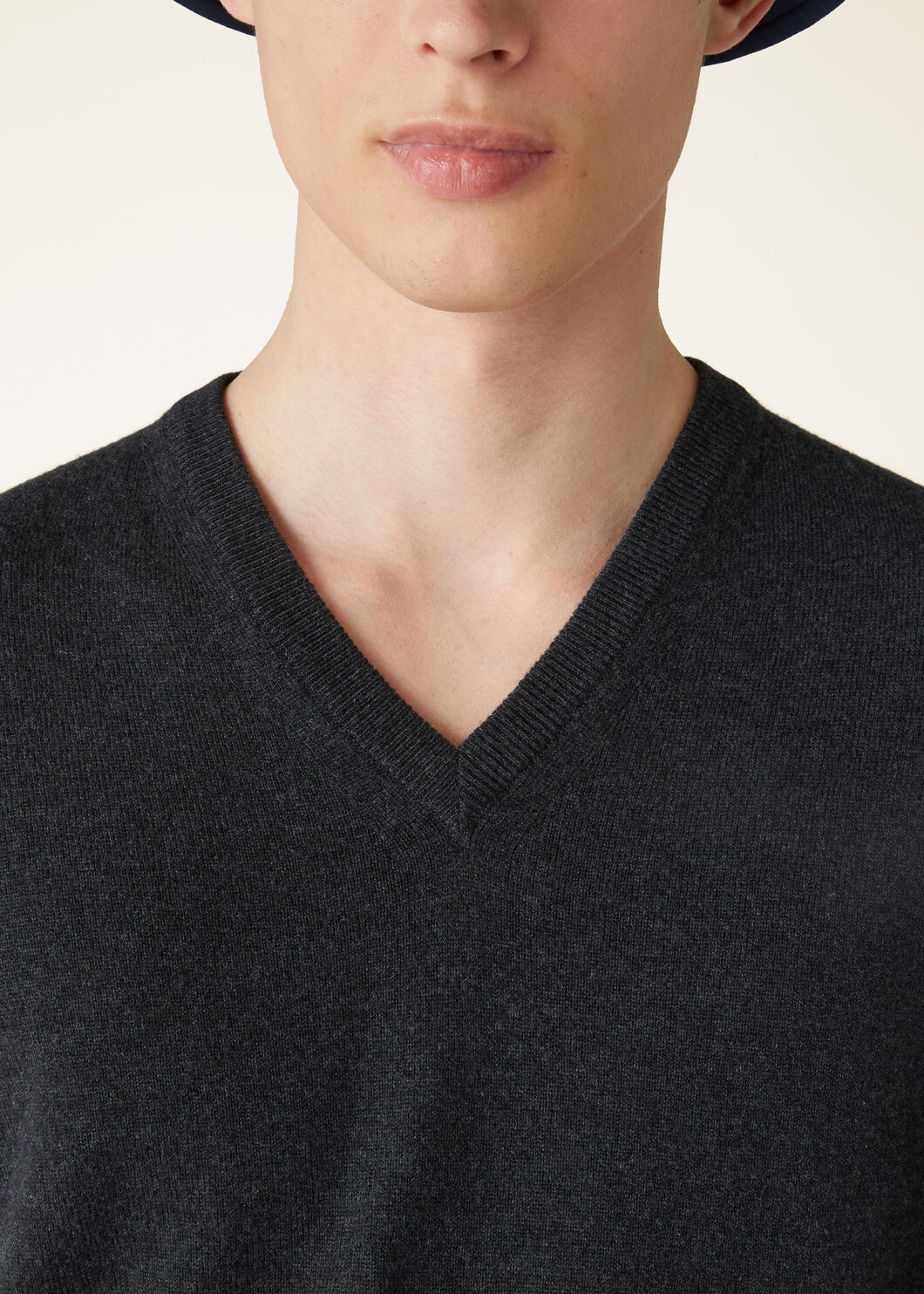 Classic V-Neck - 3