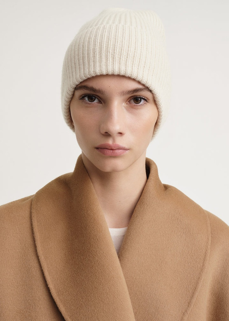 Totême Wool cashmere knit beanie macadamia outlook