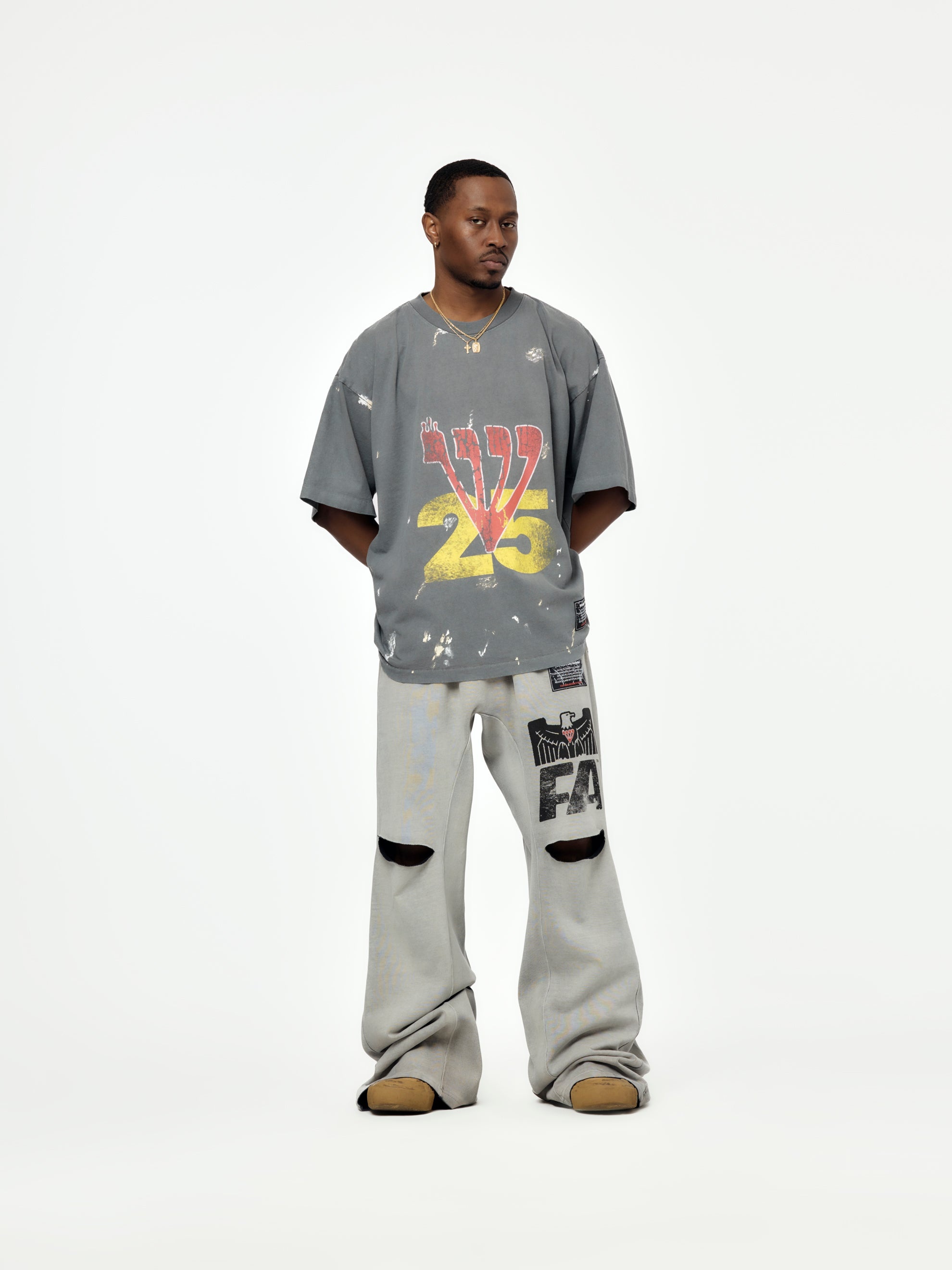 LOVE STUFF TEE (GREY) - 5