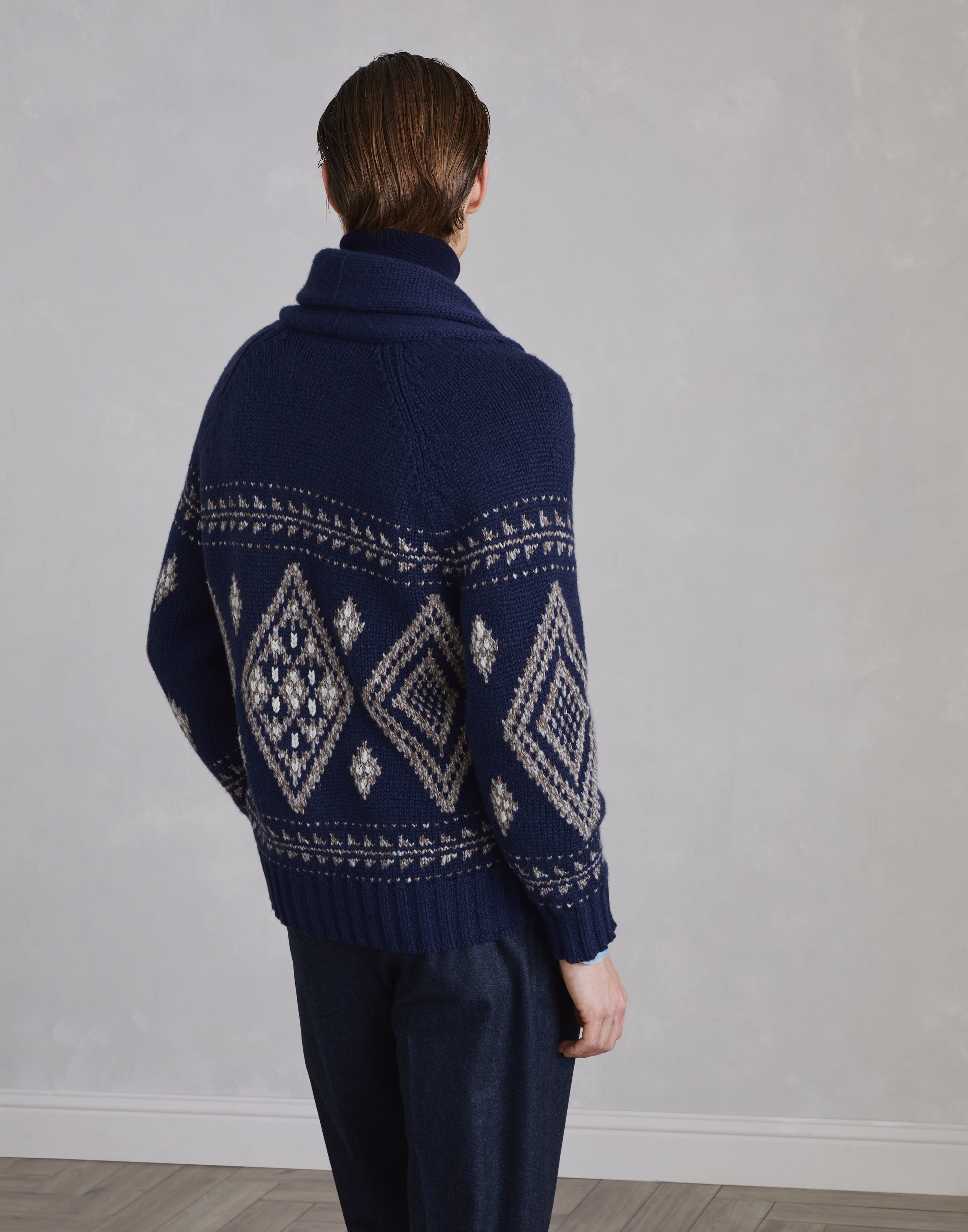 Geometric jacquard cardigan in cashmere feather yarn with shawl collar - 2