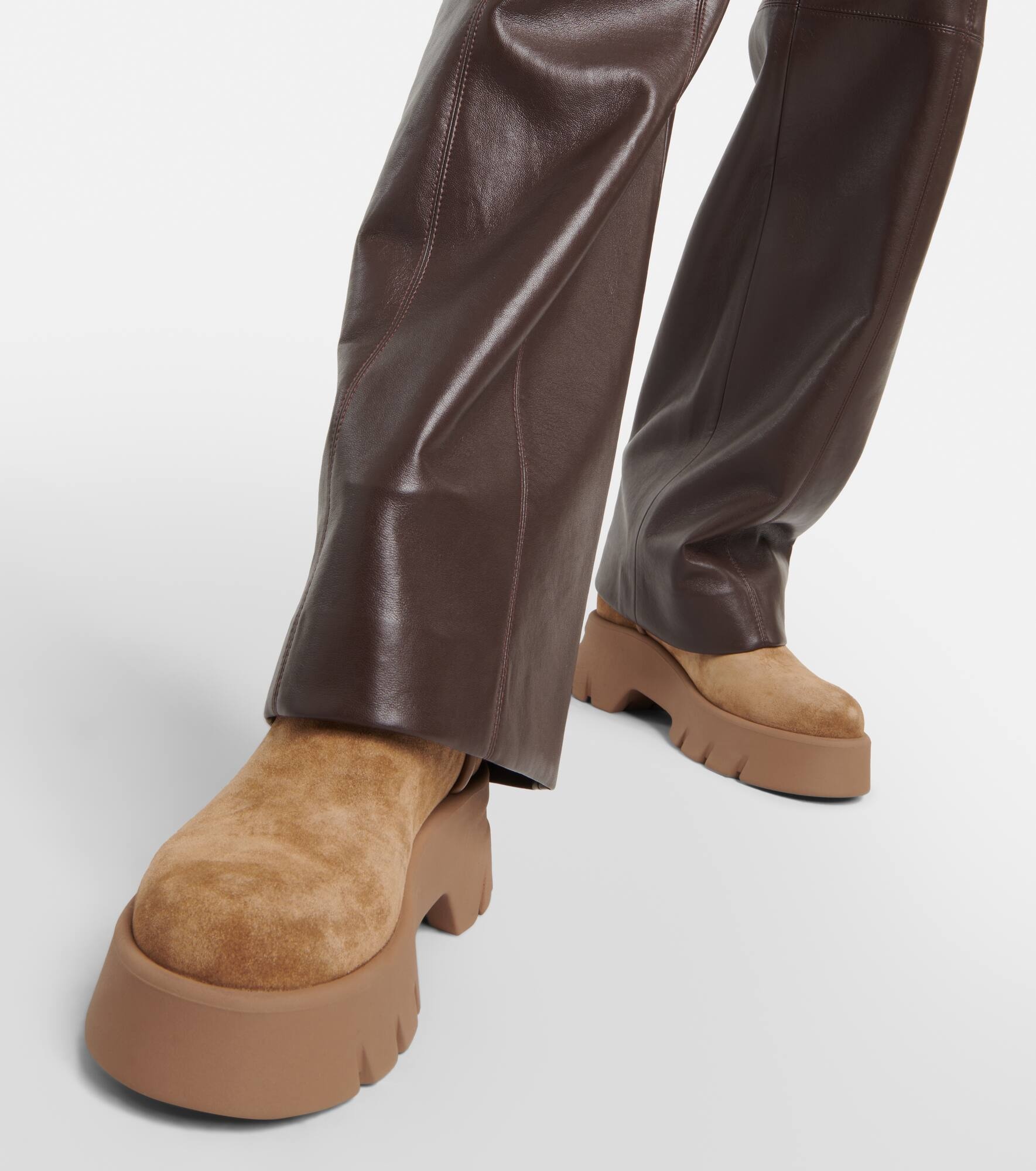 Shearling-lined suede ankle boots - 4