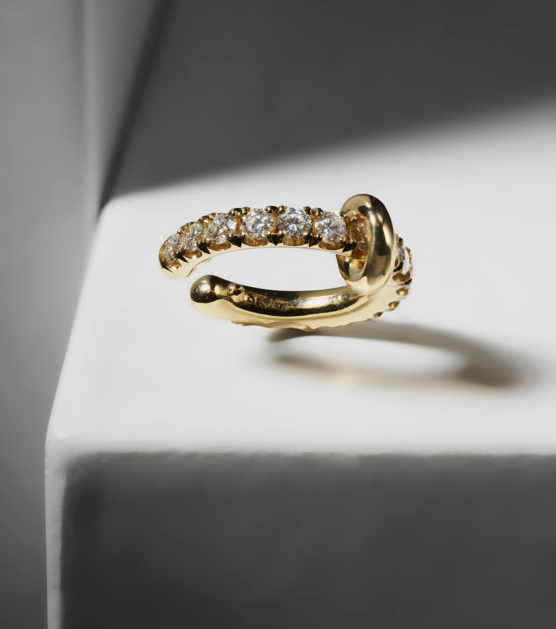 18kt gold single ear cuff with diamonds - 5