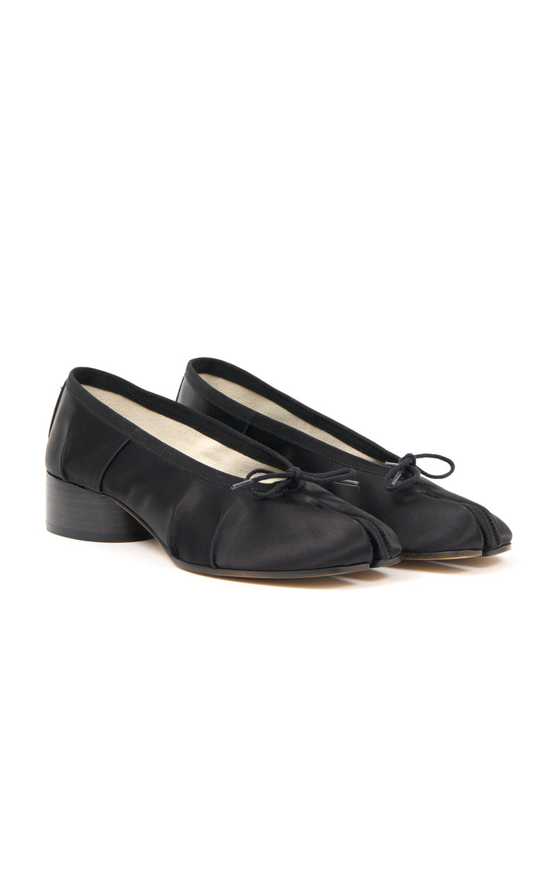Maison Margiela Tabi Satin Ballet Flats black outlook