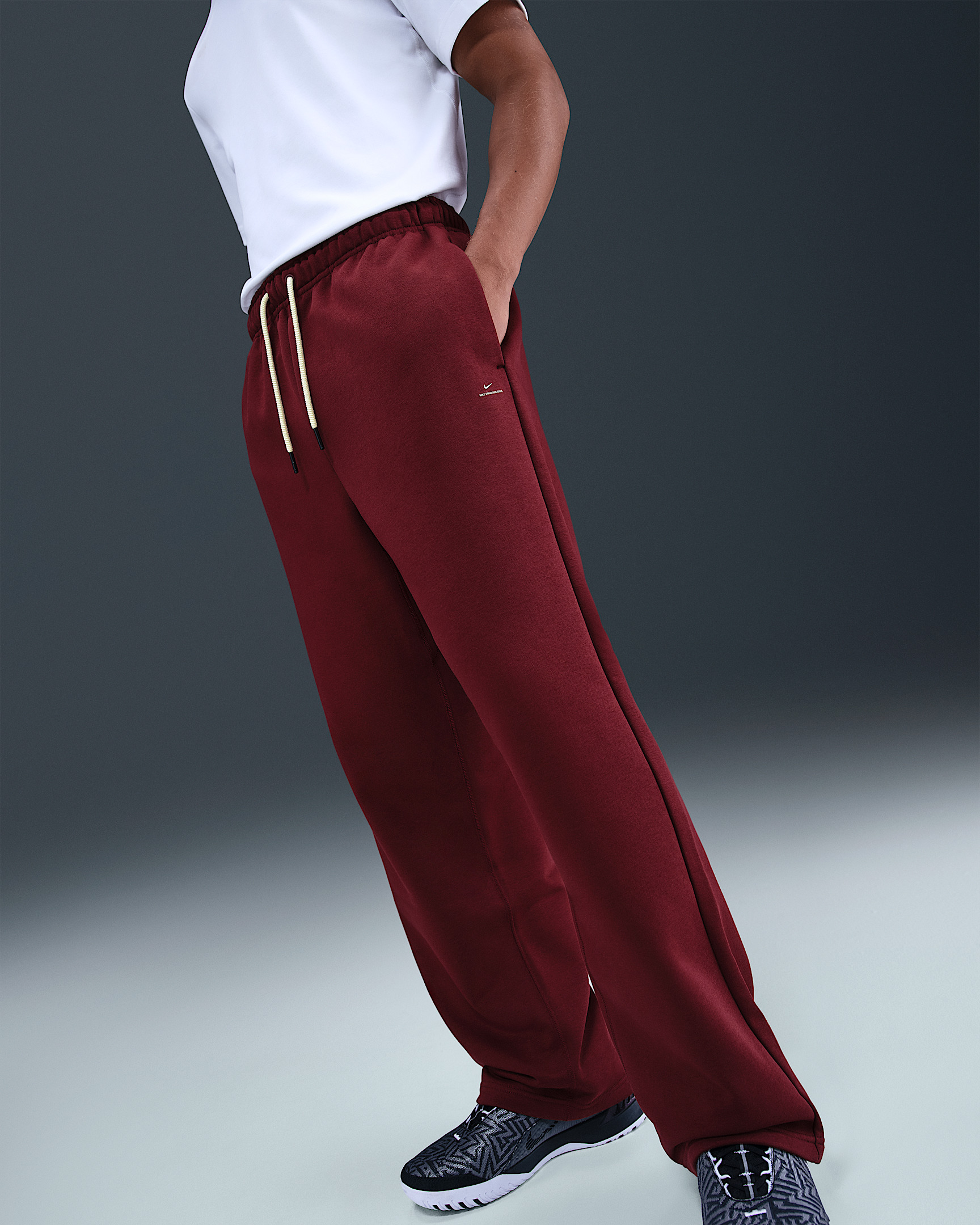 Nike Standard Issue Men's Therma-FIT Brushed Open-Hem Basketball Pants - 2