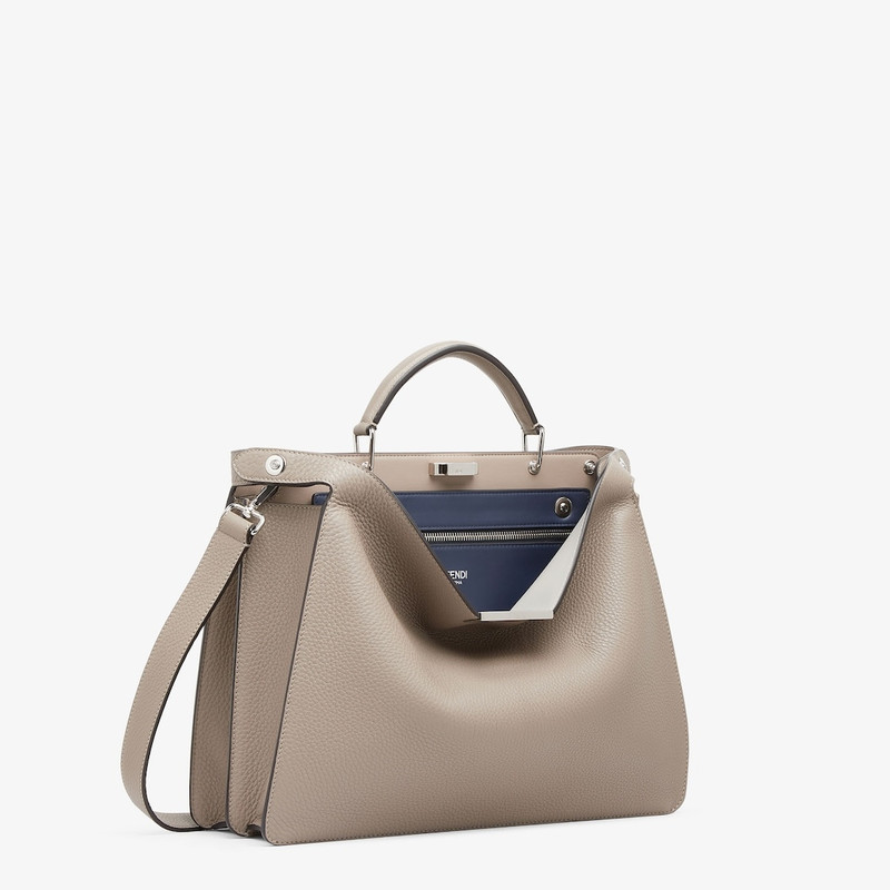 Medium Peekaboo ISeeU bag made of beige Cuoio Romano leather. The interior is organized into two com 3