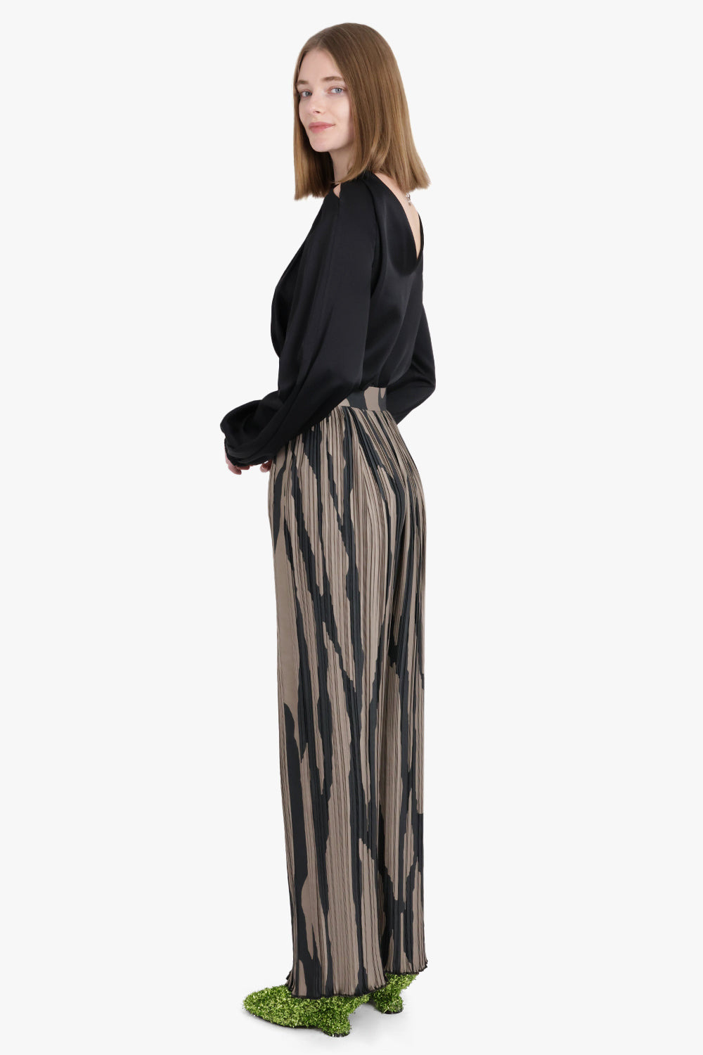 CHAIN NECK OFF SHOULDER L/S TOP | BLACK/SILVER - 4