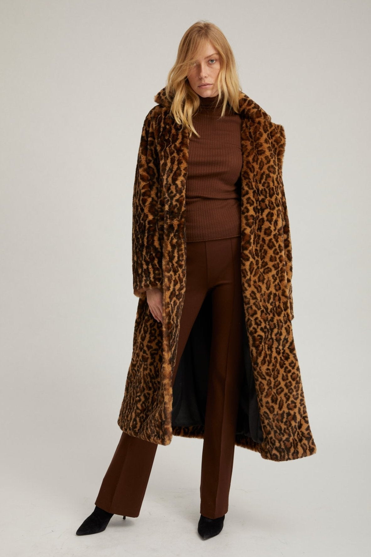 CHOCOLATE CASANOVA MICRO FLARE PINTUCK PANTS - 4