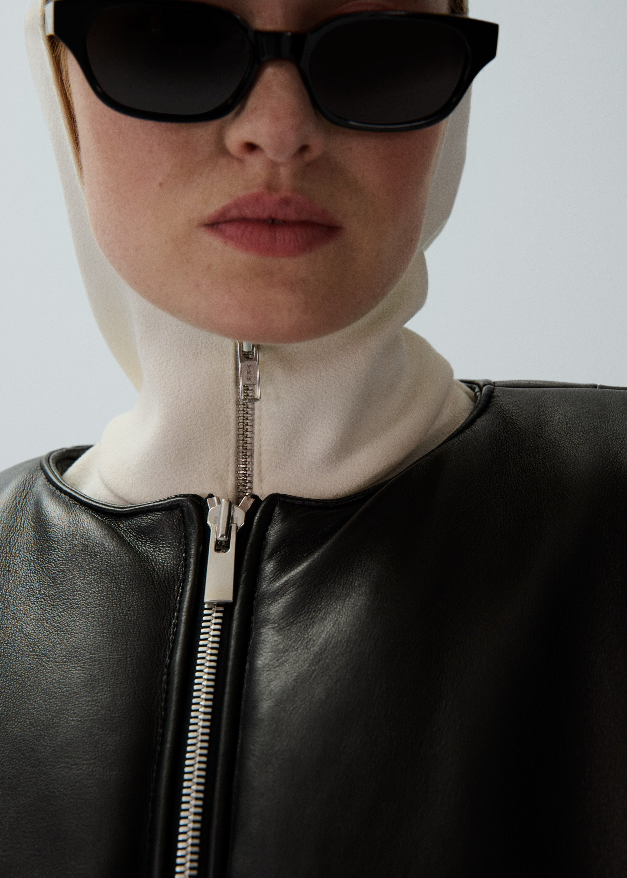 Collarless puffer jacket in black leather - 4