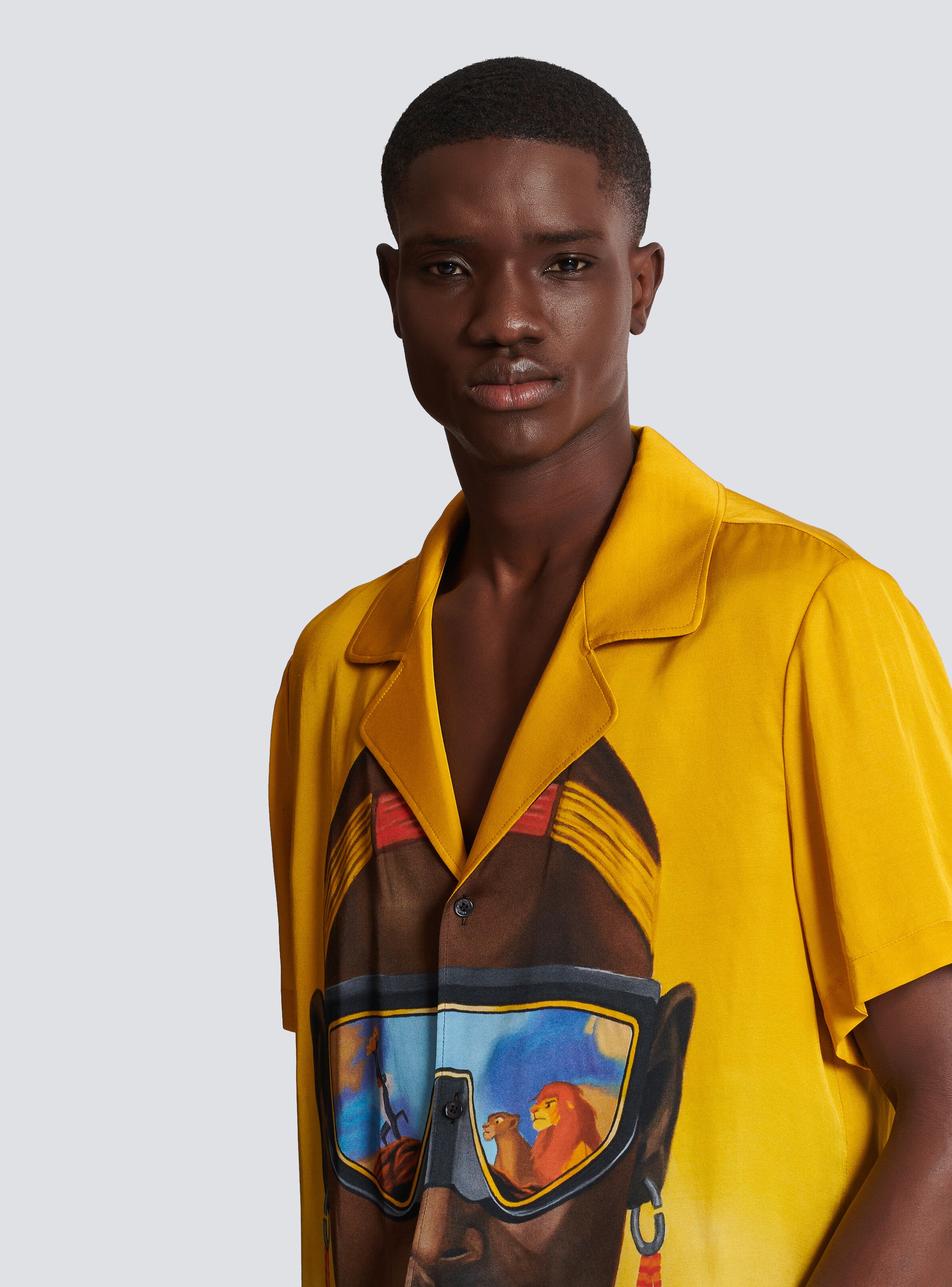 Disney x Balmain: The Lion King - Satin pyjama shirt with Nika Mtwana print - 7